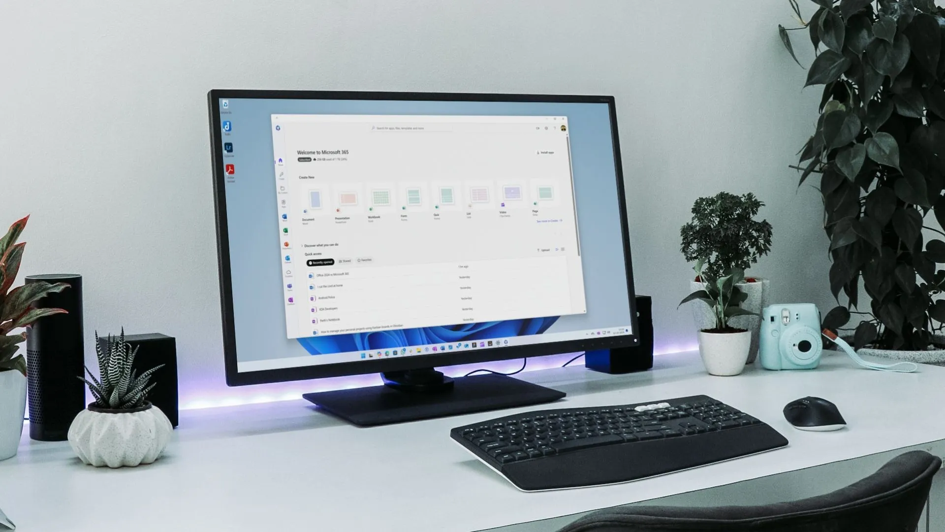 Màn hình máy tính hiển thị giao diện Microsoft Office, minh họa các ứng dụng và tiềm năng thiết kế mới