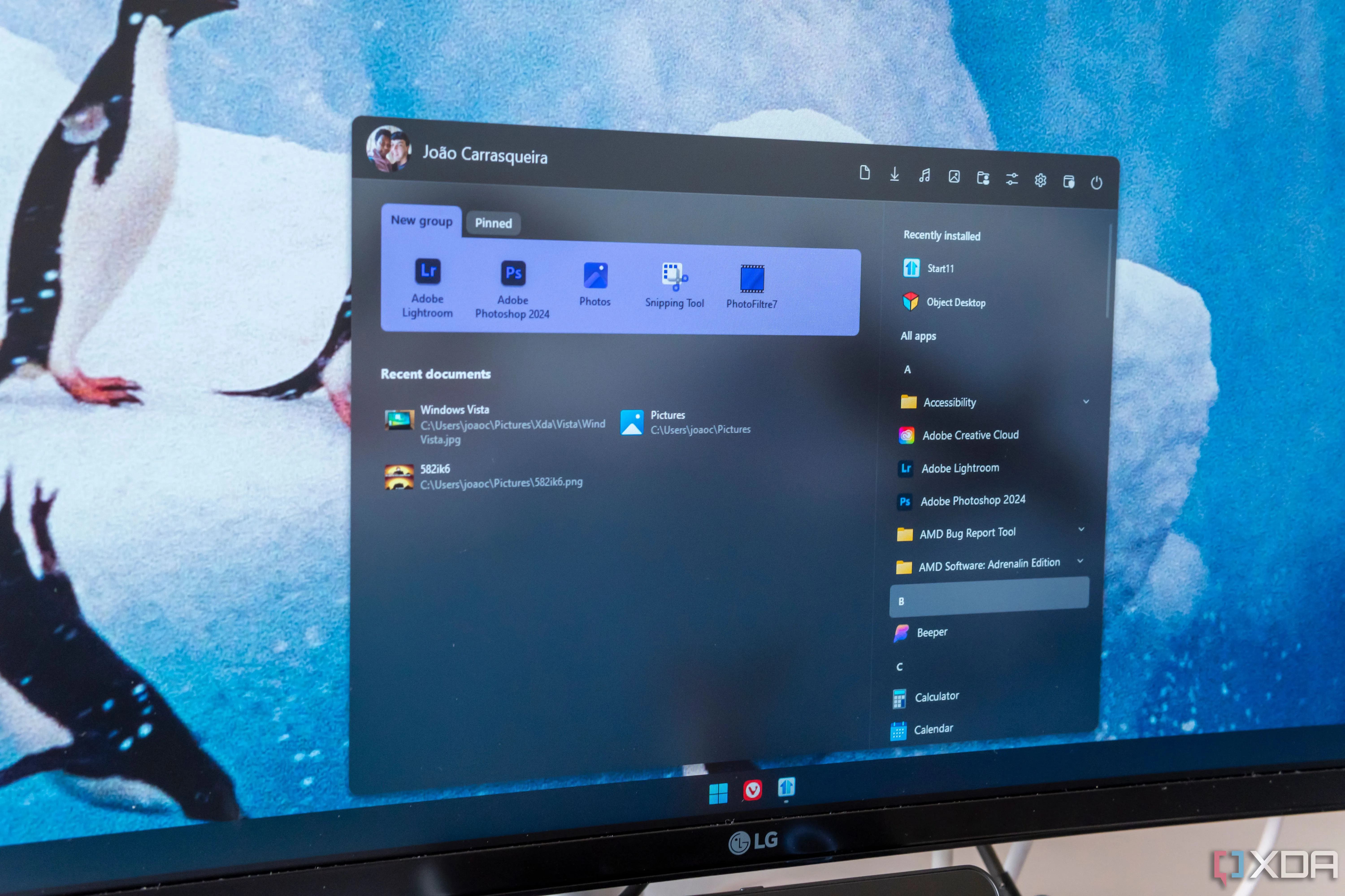 Màn hình máy tính hiển thị giao diện Start Menu được tùy chỉnh bằng Start11 trên Windows 11