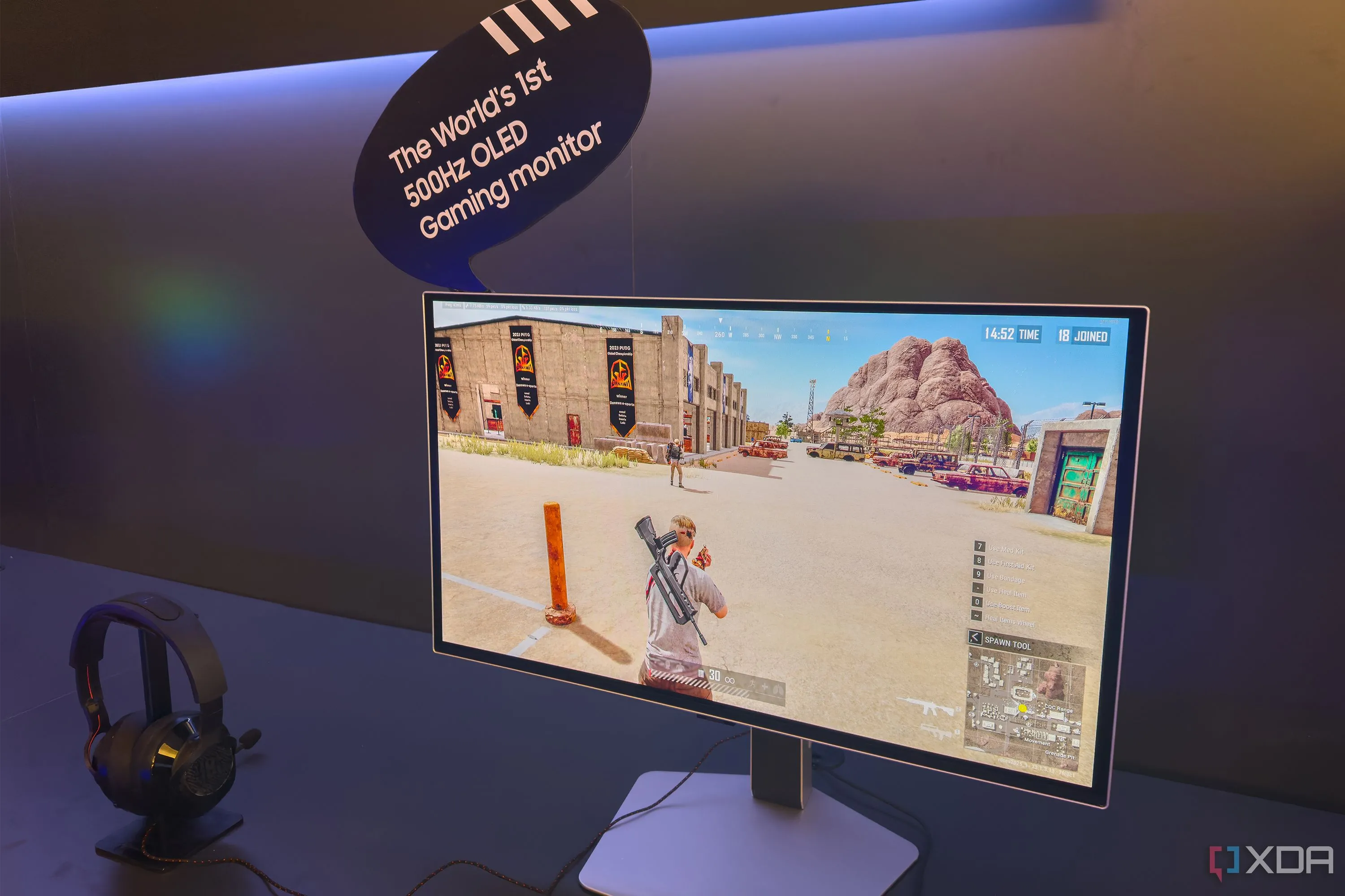 Màn hình Samsung Odyssey OLED G6 500Hz được trưng bày tại CES 2025