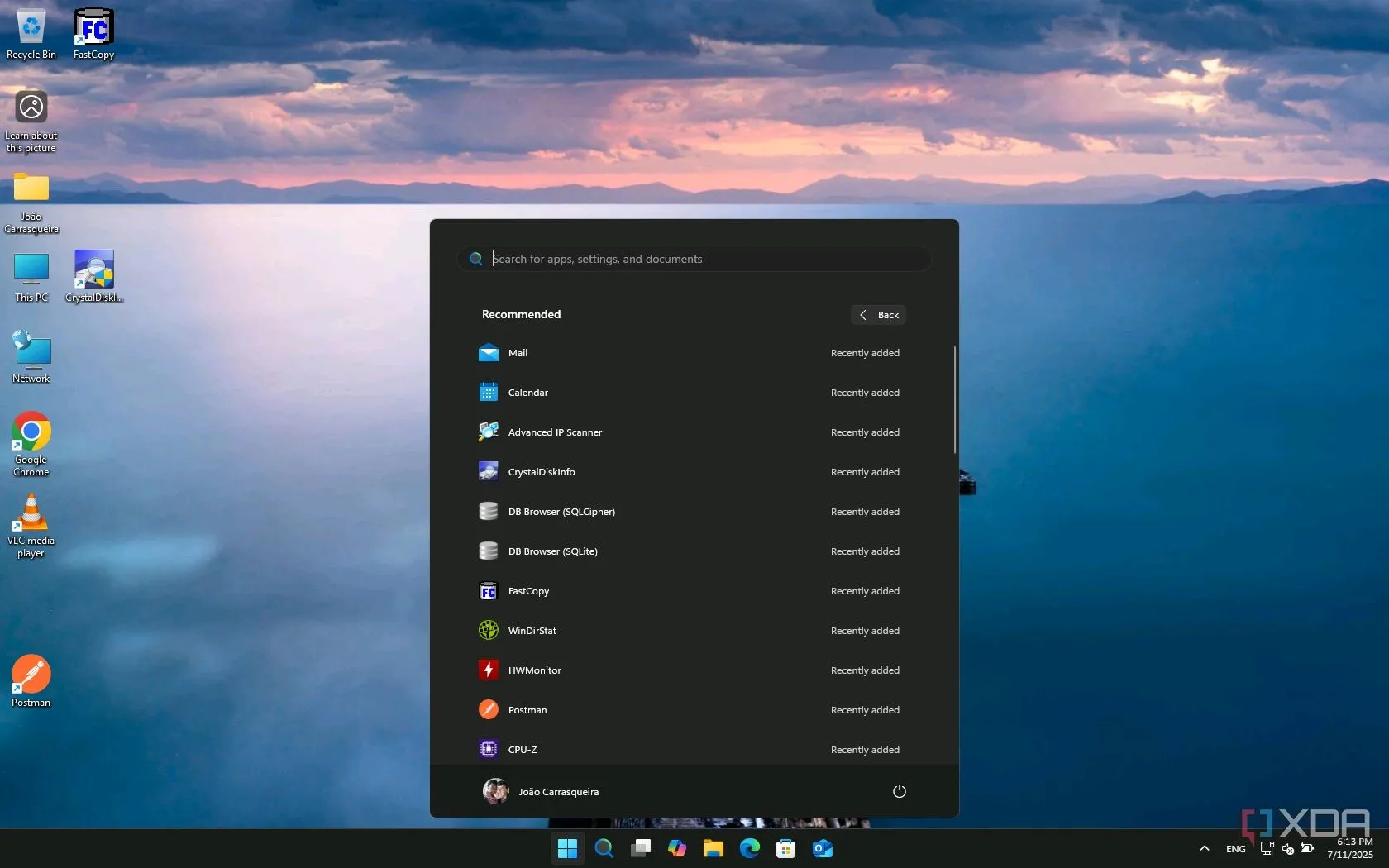 Màn hình Windows 11 với Start Menu hiển thị danh sách dài các ứng dụng đã cài đặt gần đây
