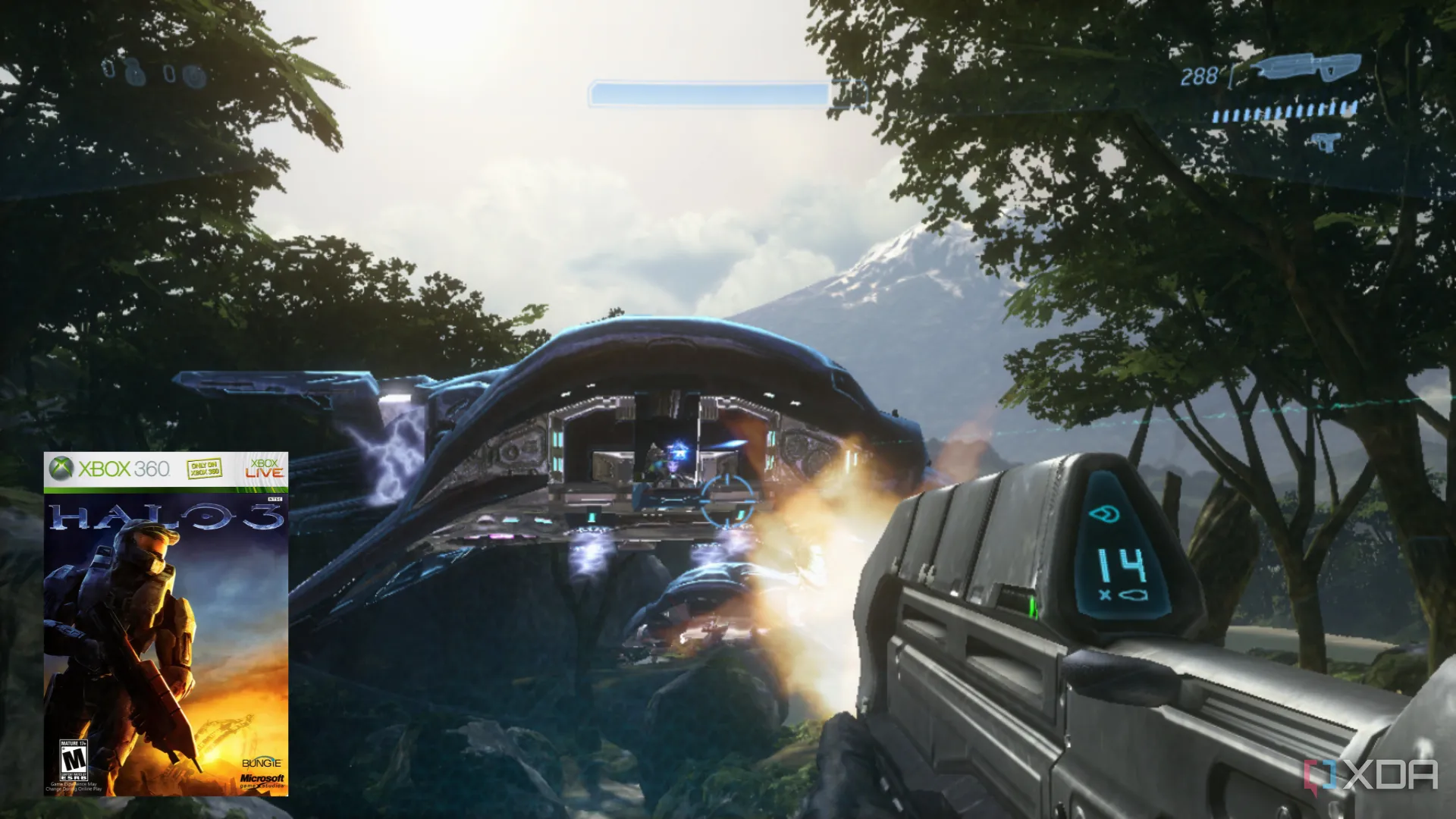 Master Chief chiến đấu với kẻ thù ngoài hành tinh trong game Halo 3