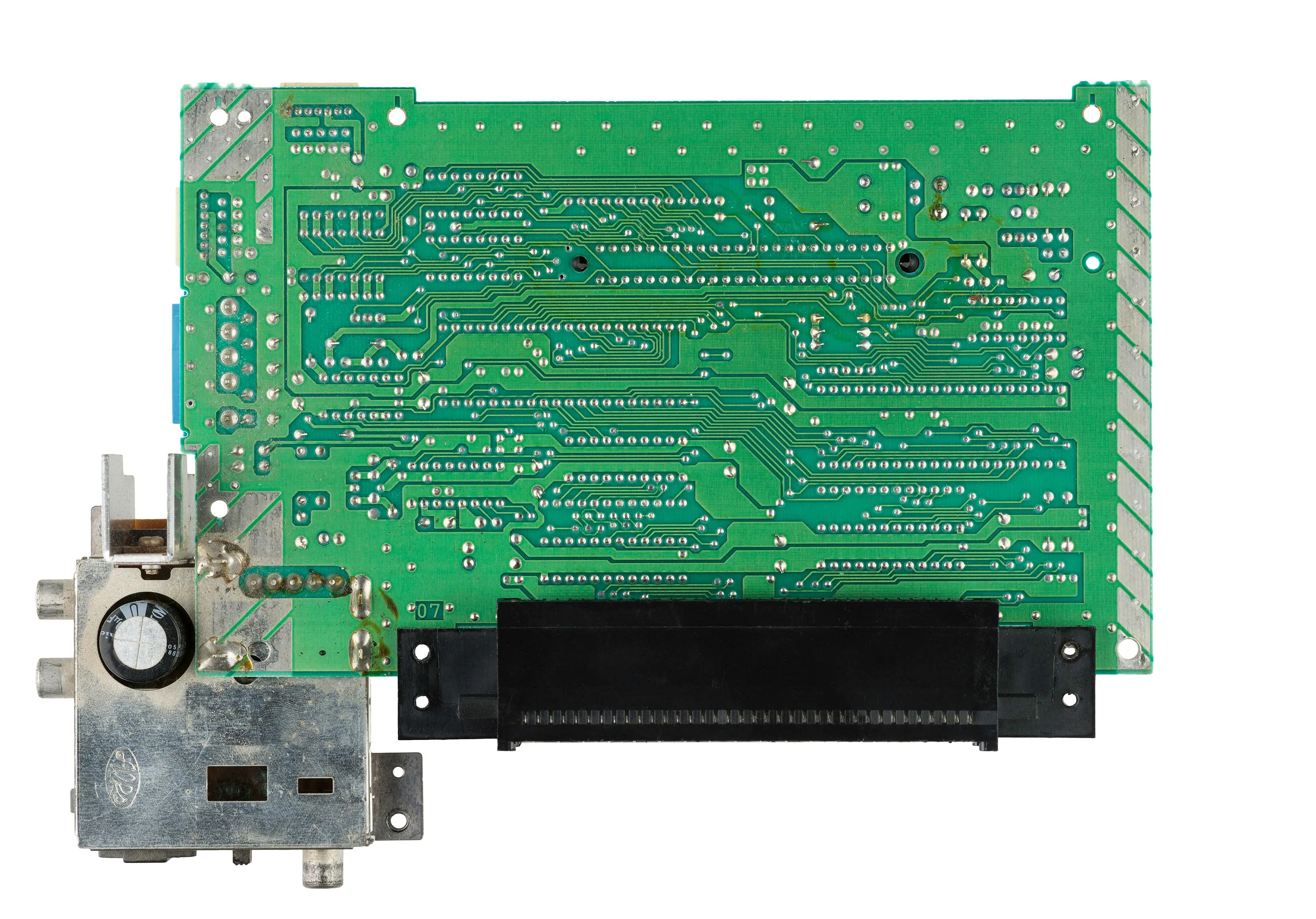 Mặt dưới bo mạch chủ Nintendo NES Mk1