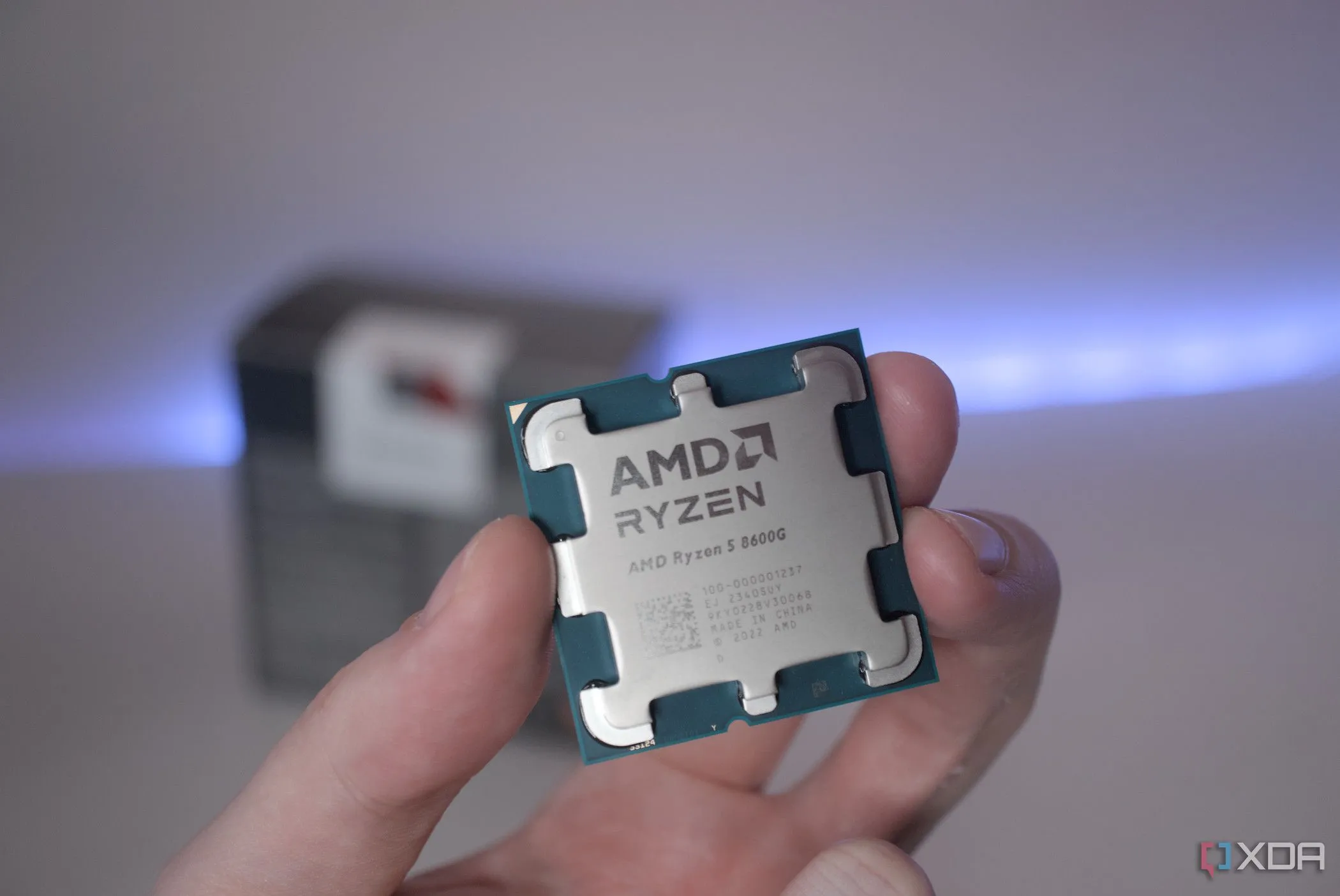 Mặt trước bộ xử lý AMD Ryzen 5 8600G (tương tự 8700G)