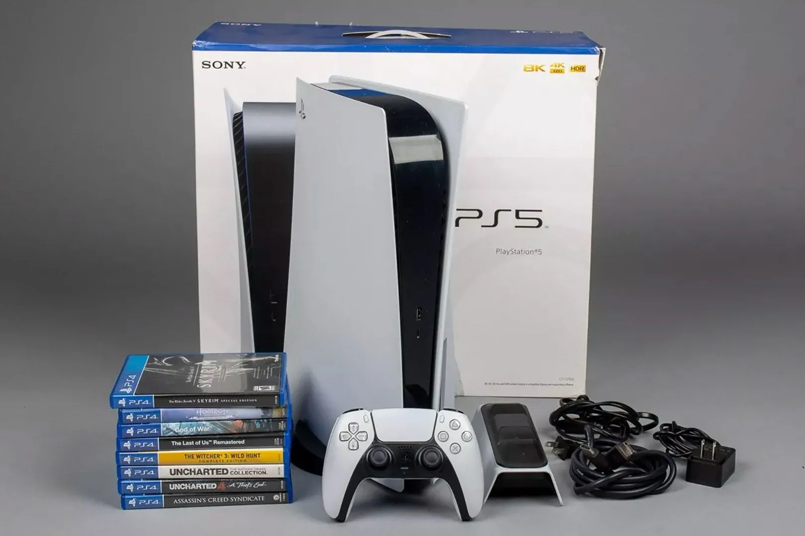 Máy chơi game PlayStation 5 cùng nhiều đĩa game, minh họa dịch vụ thuê PS5