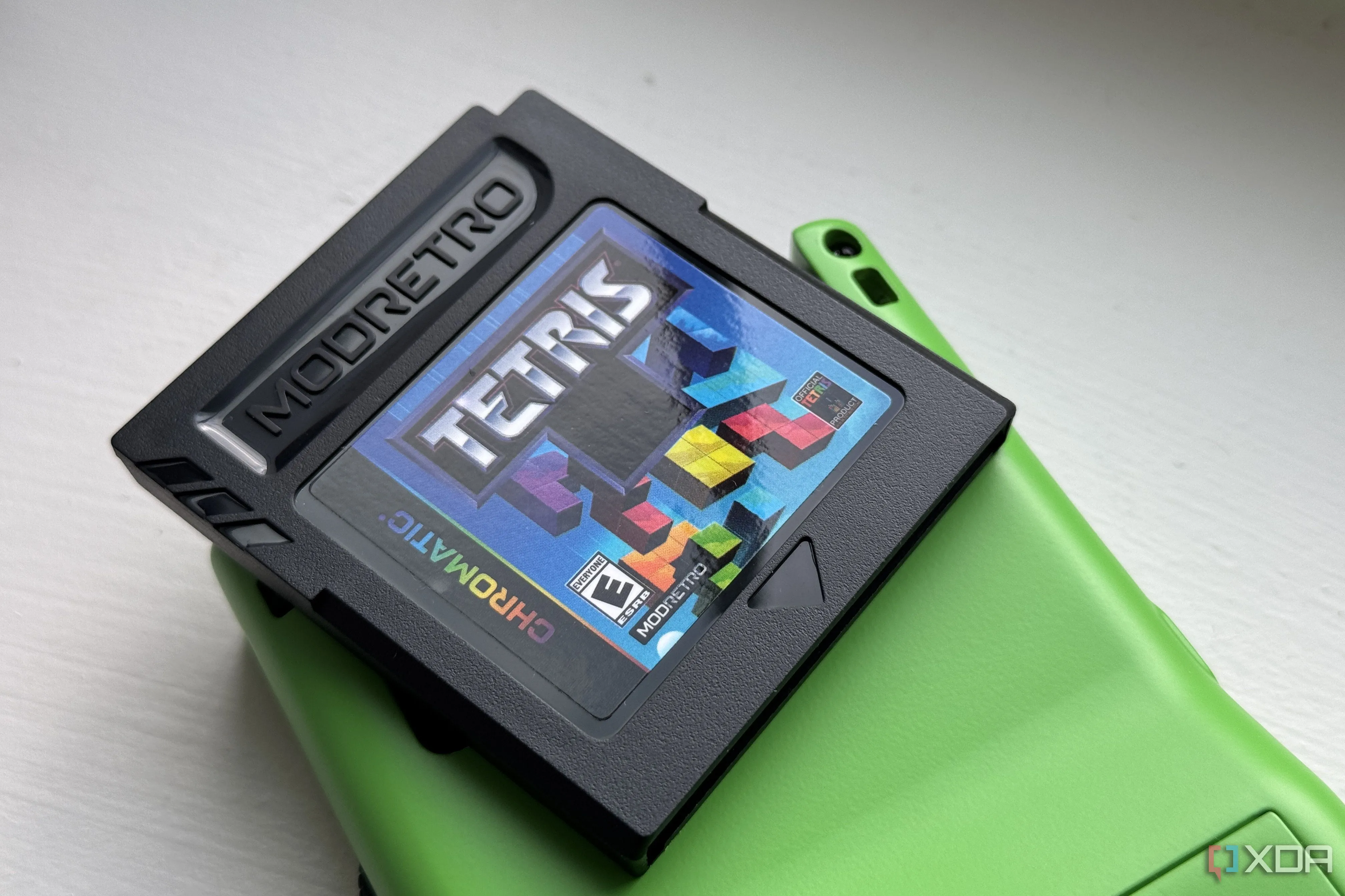 Máy chơi game retro Modretro Chromatic với băng Tetris