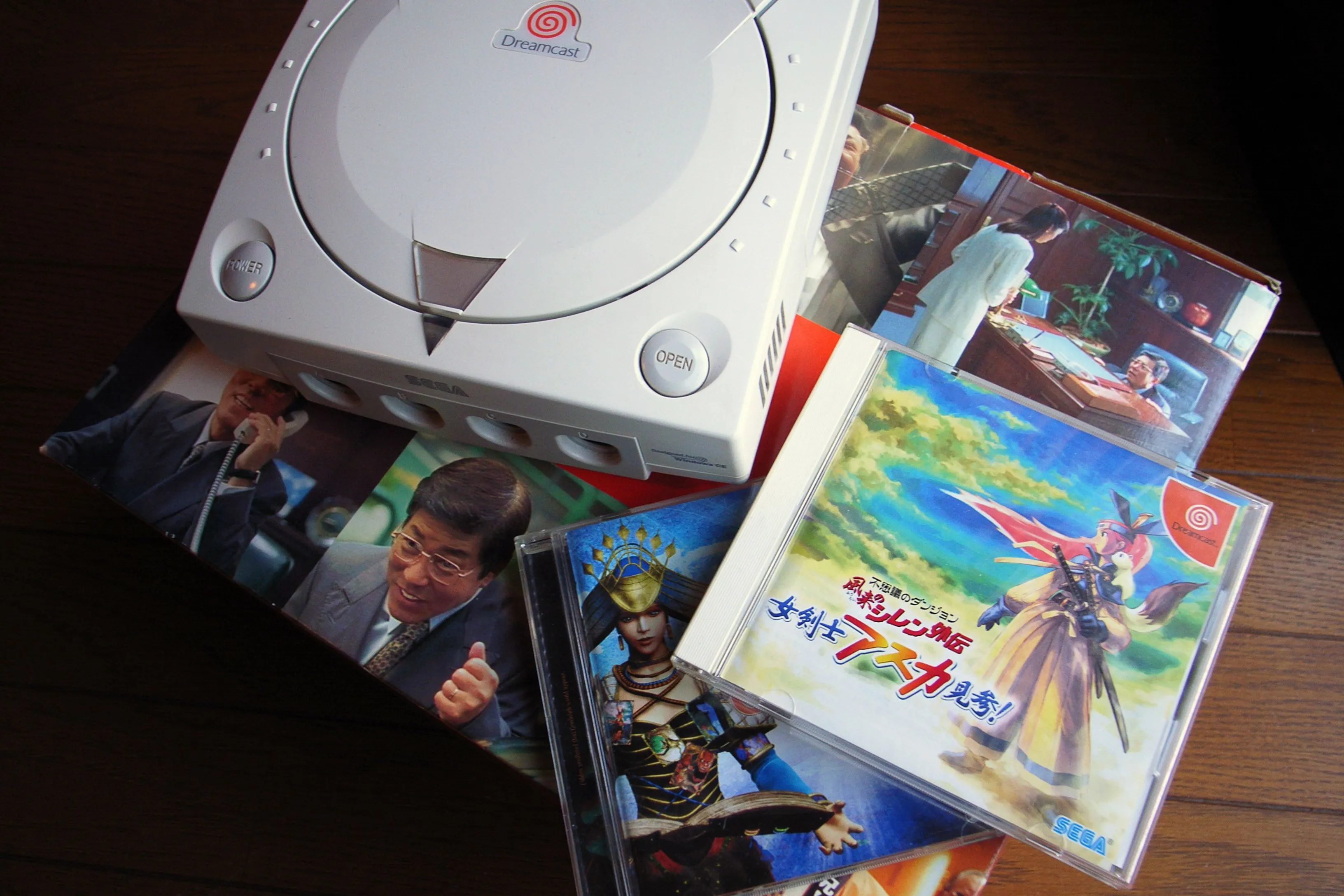 Máy chơi game Sega Dreamcast cùng các tựa game đình đám