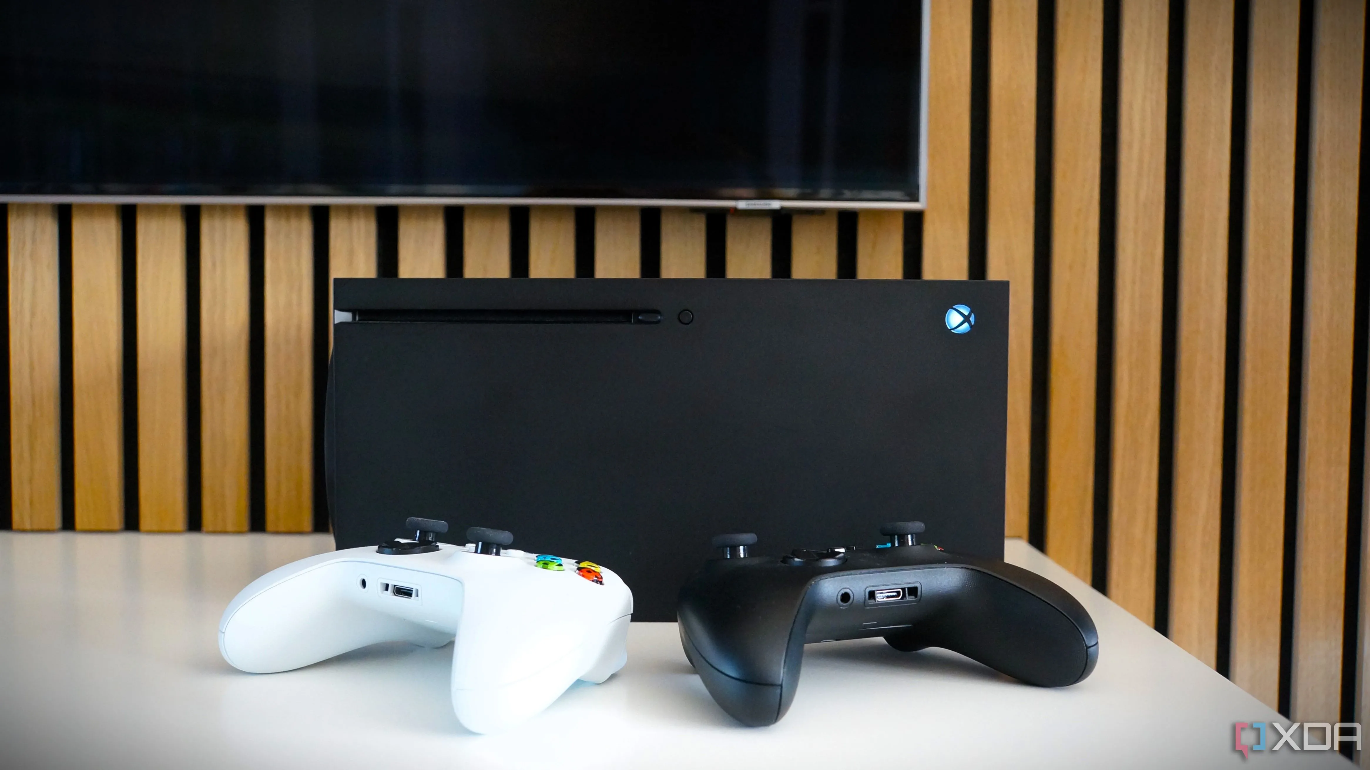 Máy chơi game Xbox Series X và TV Samsung, đại diện cho console mới không thể kết nối do sự cố mạng Giáng sinh 2014