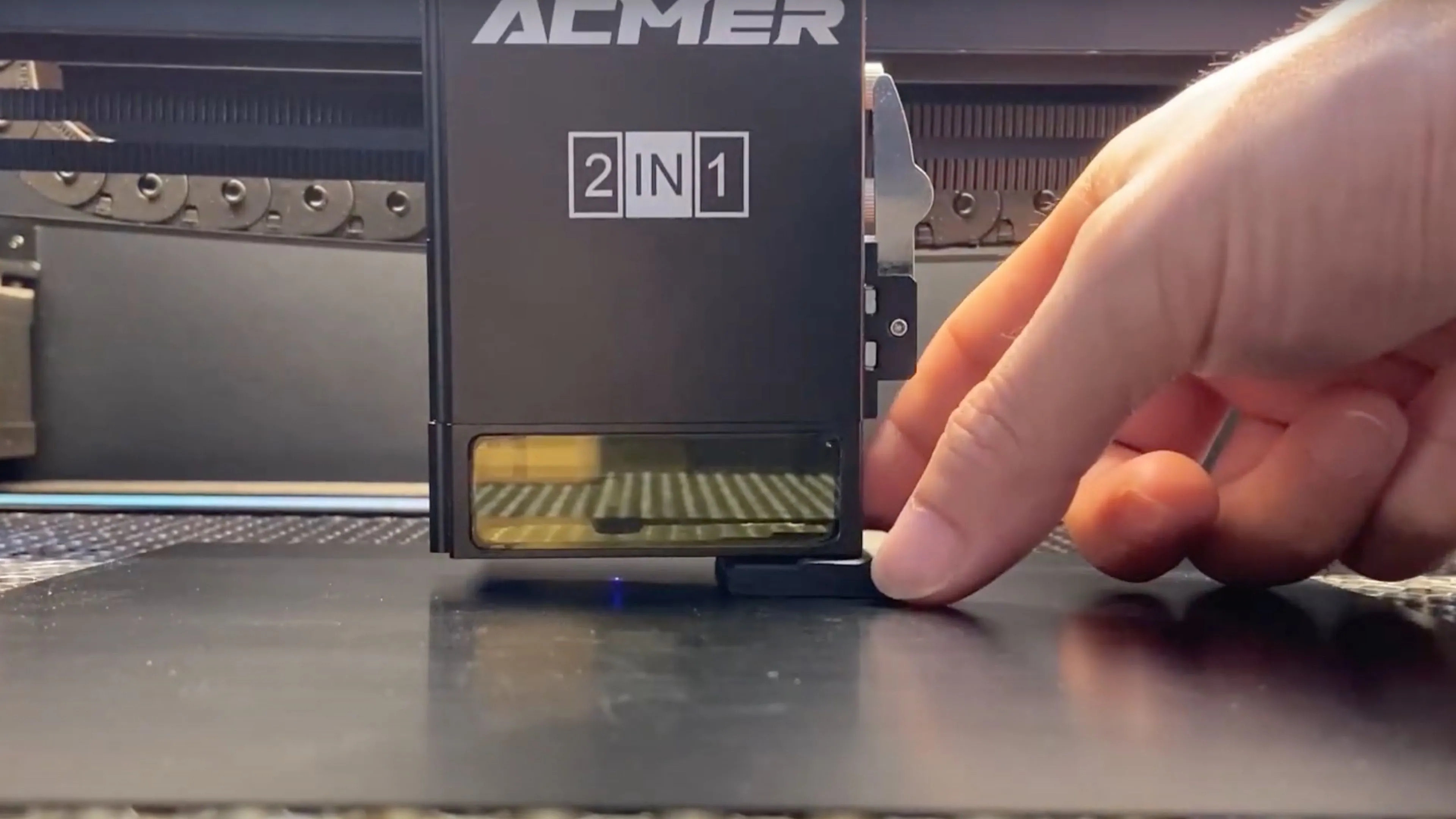 Máy khắc laser Acmer Focus với các tùy chọn kết nối đa dạng