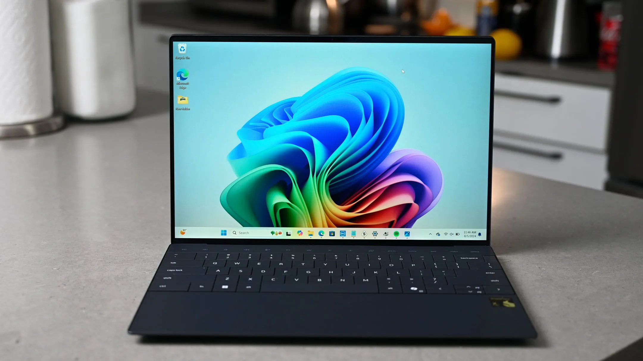 Máy tính Dell XPS 13 (9430) biểu tượng cho PC hỗ trợ tính năng Copilot+