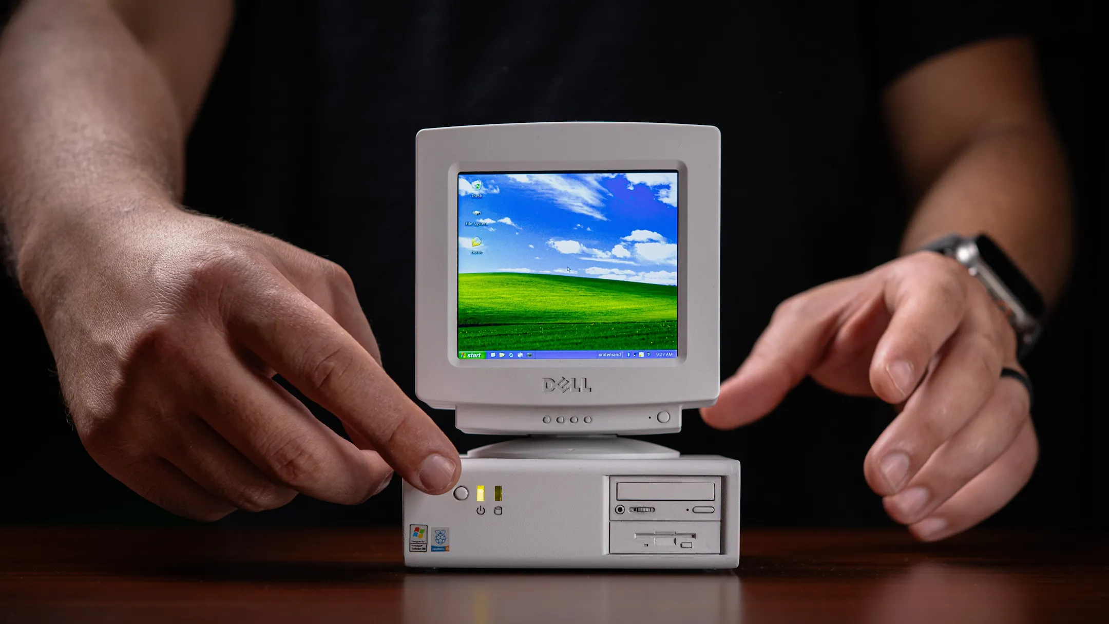 Máy tính mini Raspberry Pi phong cách retro được in 3D, minh họa cho việc tự chế phụ kiện công nghệ