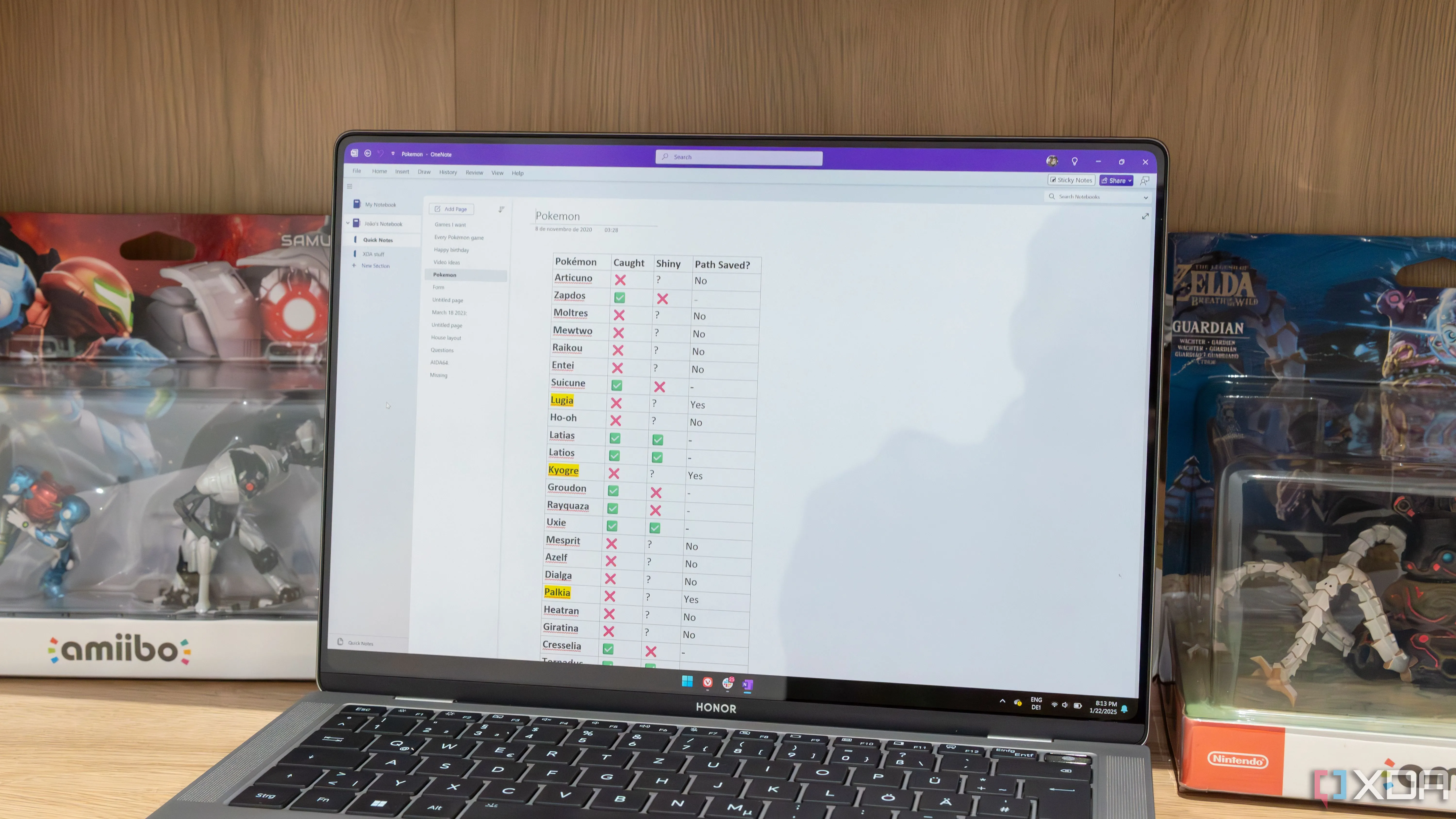 Máy tính xách tay chạy Windows 11 với ứng dụng OneNote