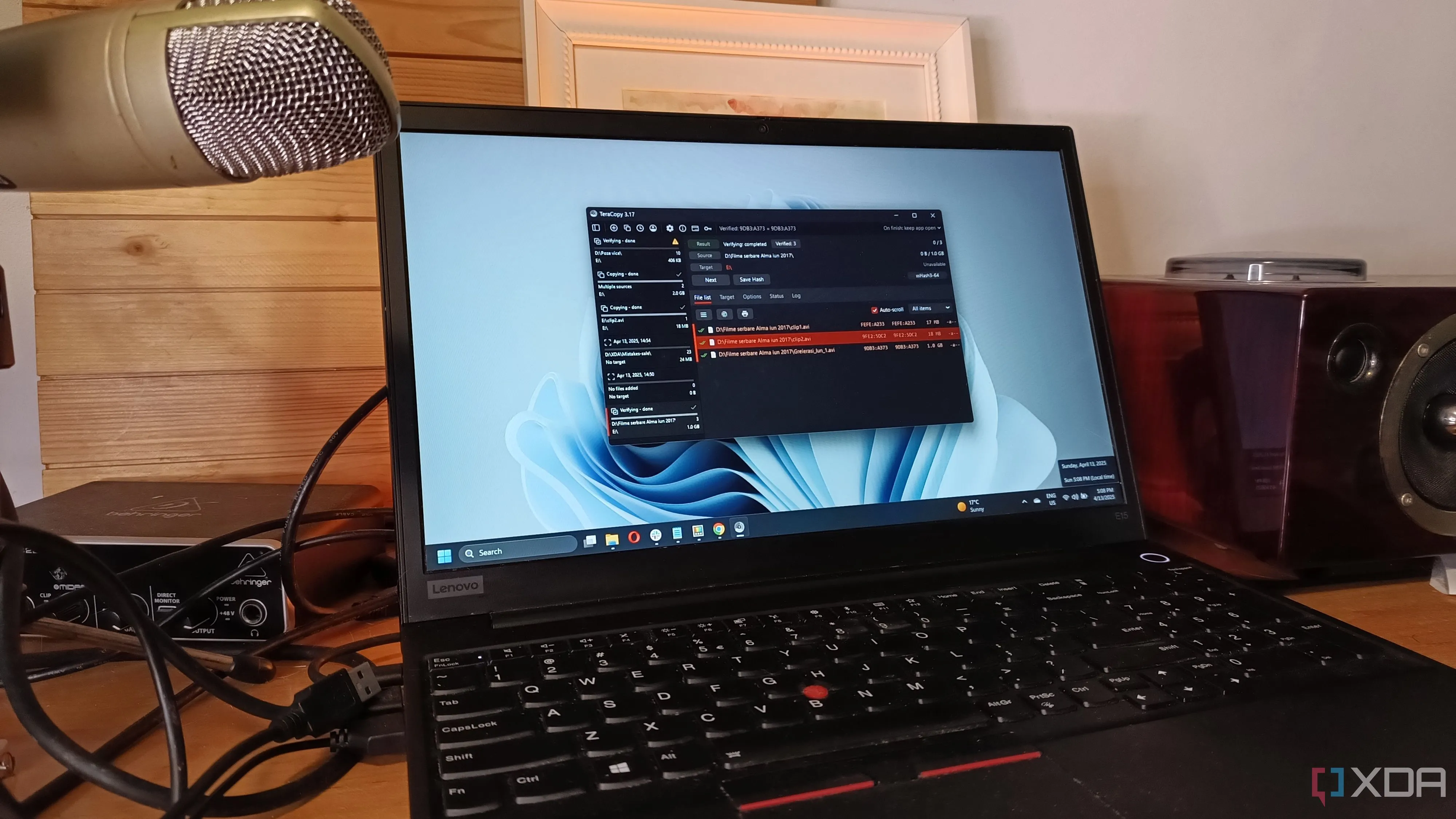 Máy tính xách tay chạy Windows 11 với ứng dụng TeraCopy, minh họa cho bản cập nhật hệ điều hành