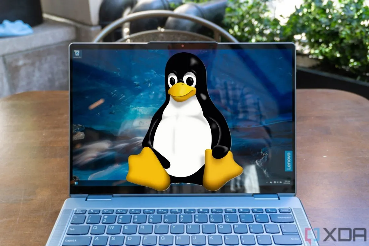 Máy tính xách tay Lenovo Yoga 7i chạy Linux, ví dụ về thiết bị có thể chuyển đổi khỏi Windows