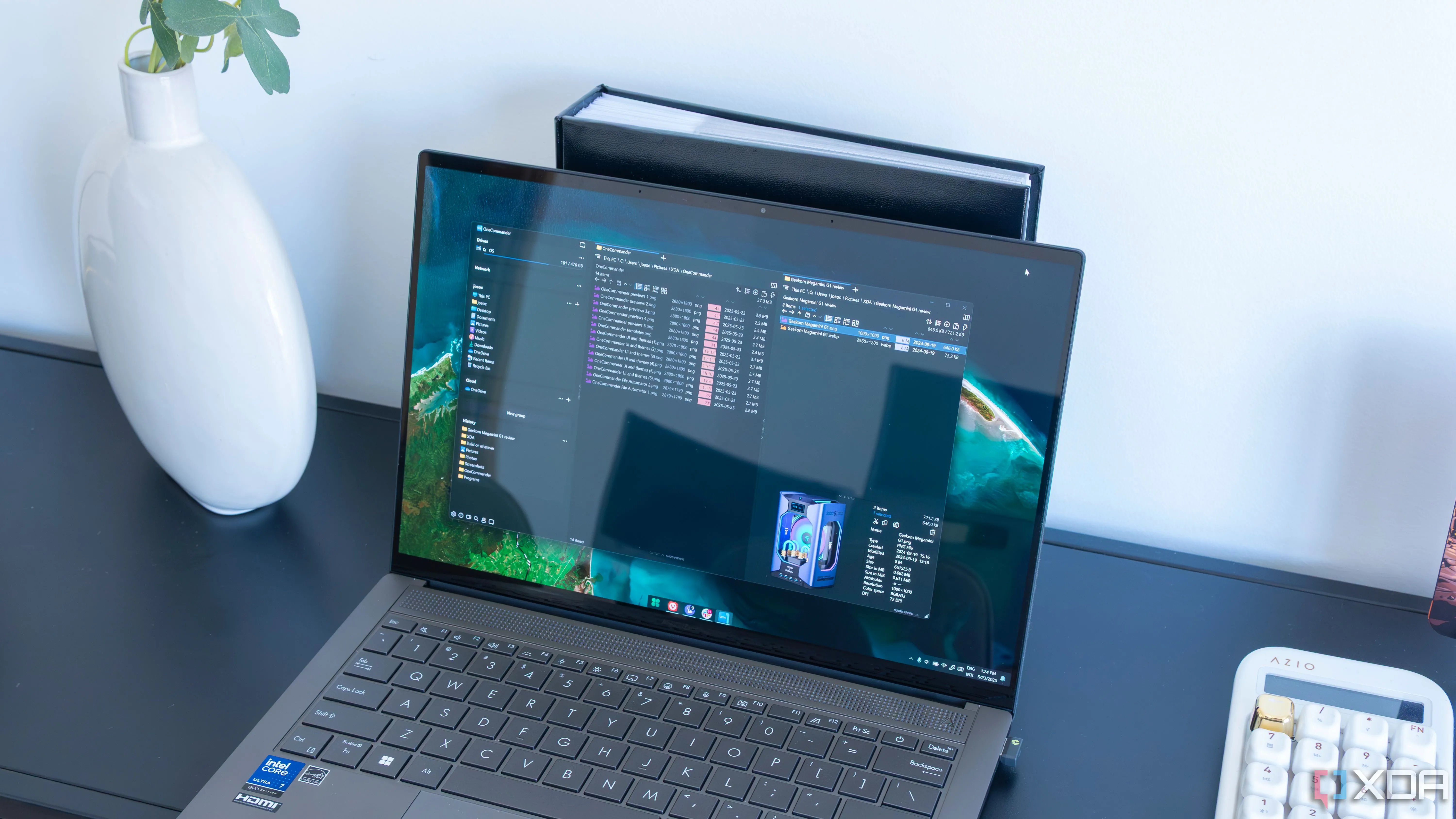 Máy tính xách tay Windows 11 chạy OneCommander hiển thị chế độ xem trước tệp