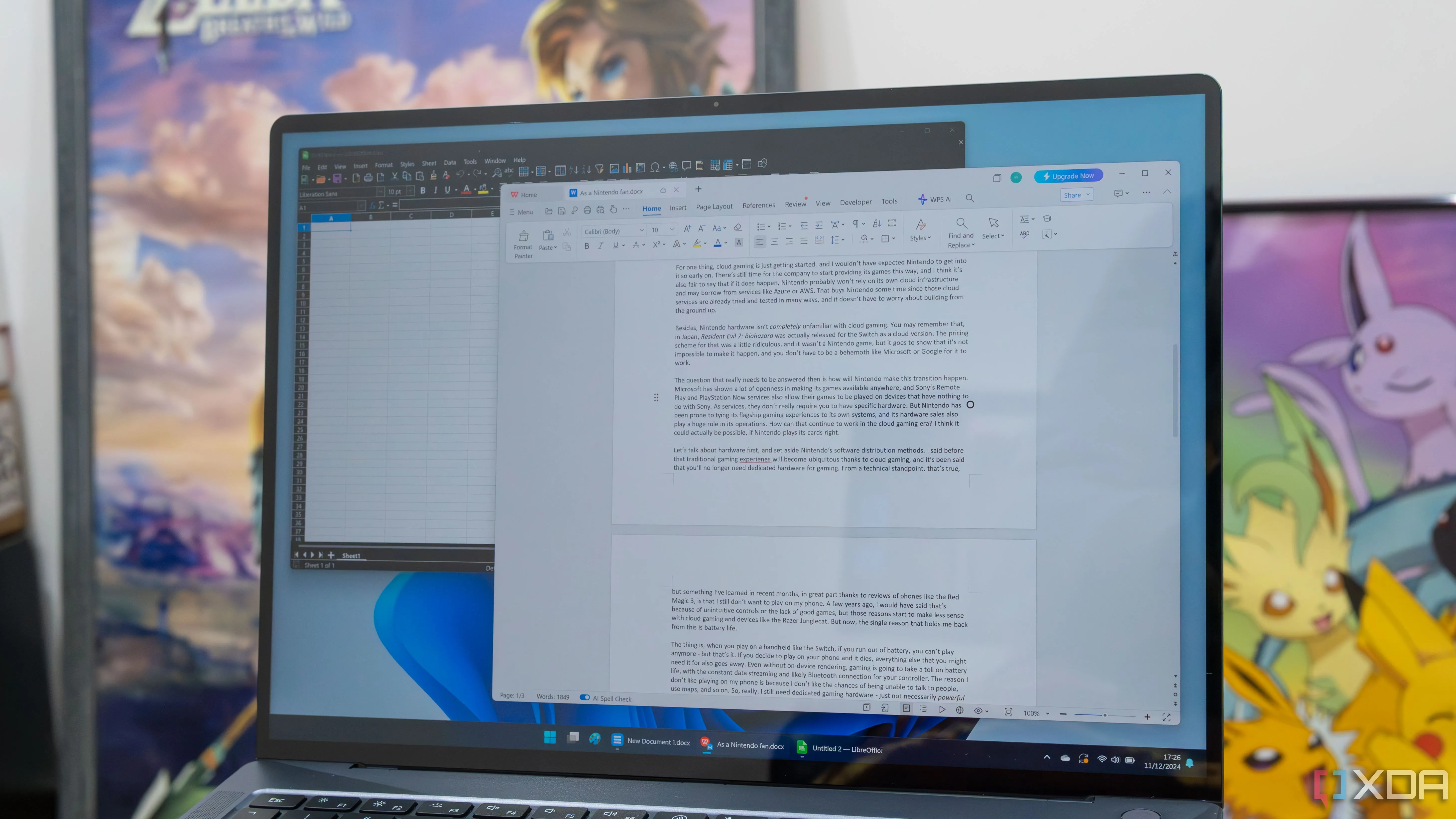 Máy tính xách tay Windows 11 hiển thị các ứng dụng văn phòng thay thế như WPS Office và LibreOffice Calc trên màn hình, minh họa các lựa chọn phần mềm.