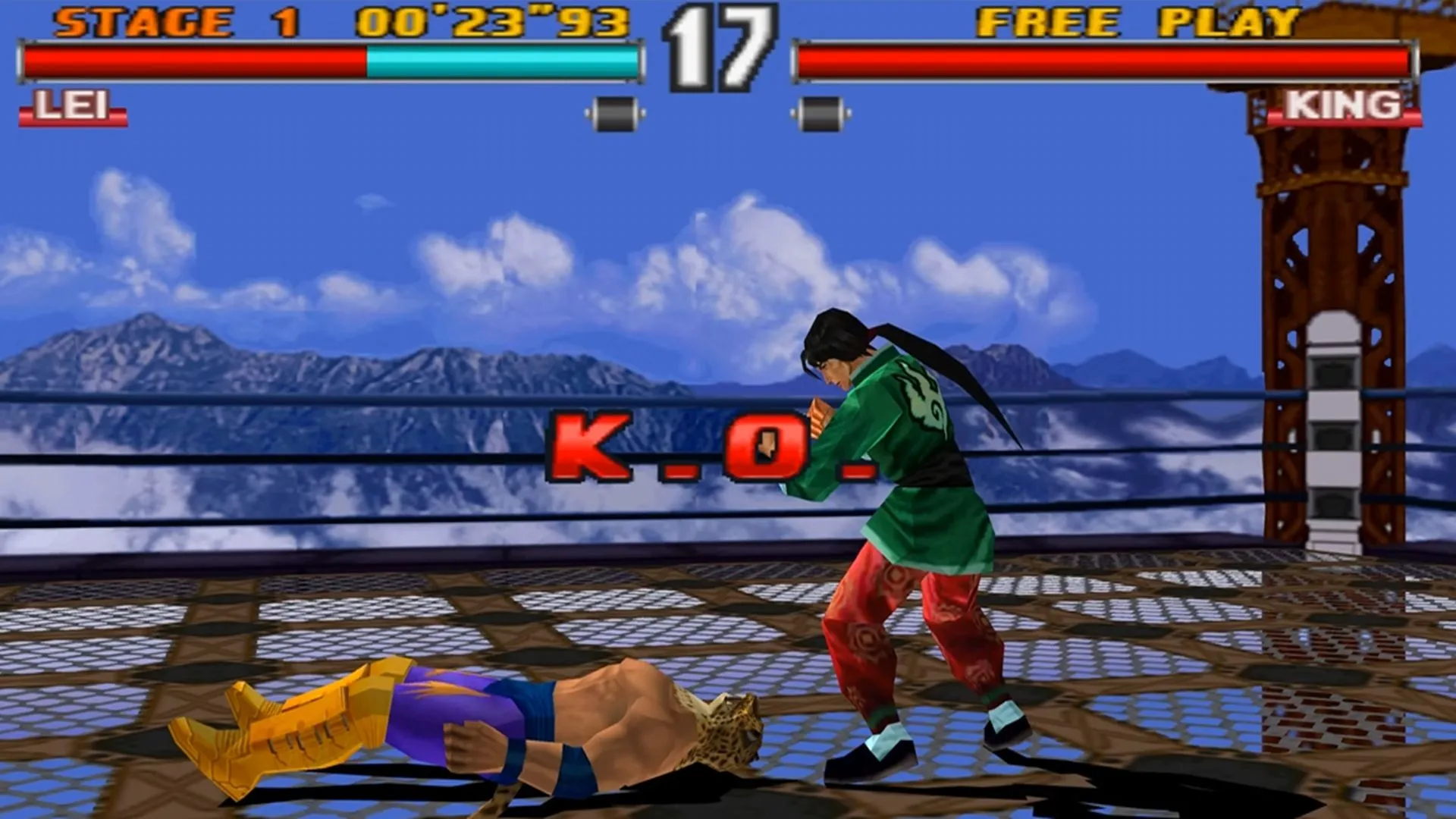 Một ảnh chụp màn hình cuối trận đấu với King và Lei trong Tekken 2