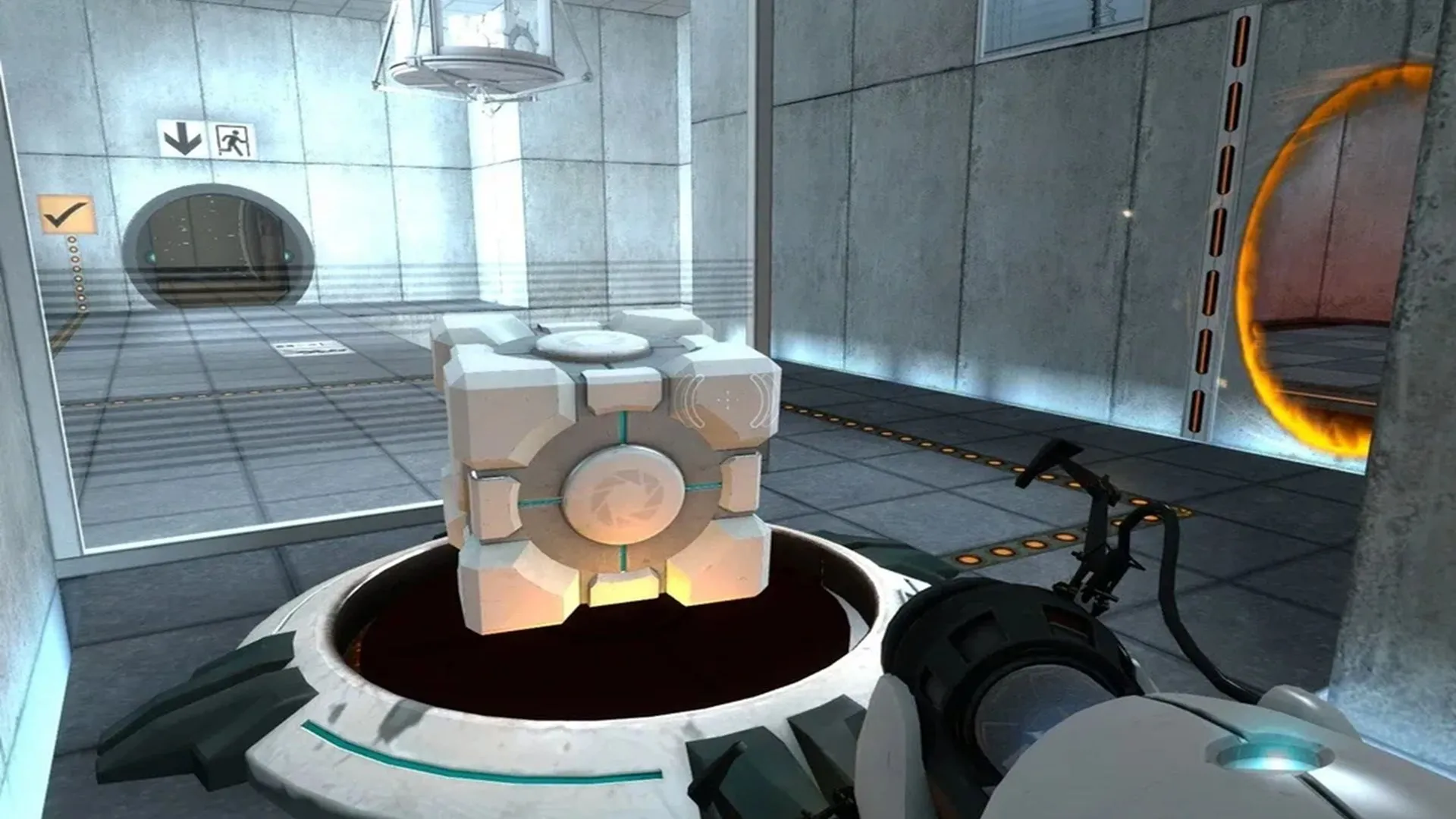 Một khối lập phương và cánh cổng dịch chuyển được tạo ra bởi Portal Gun trong tựa game giải đố Portal của Valve.