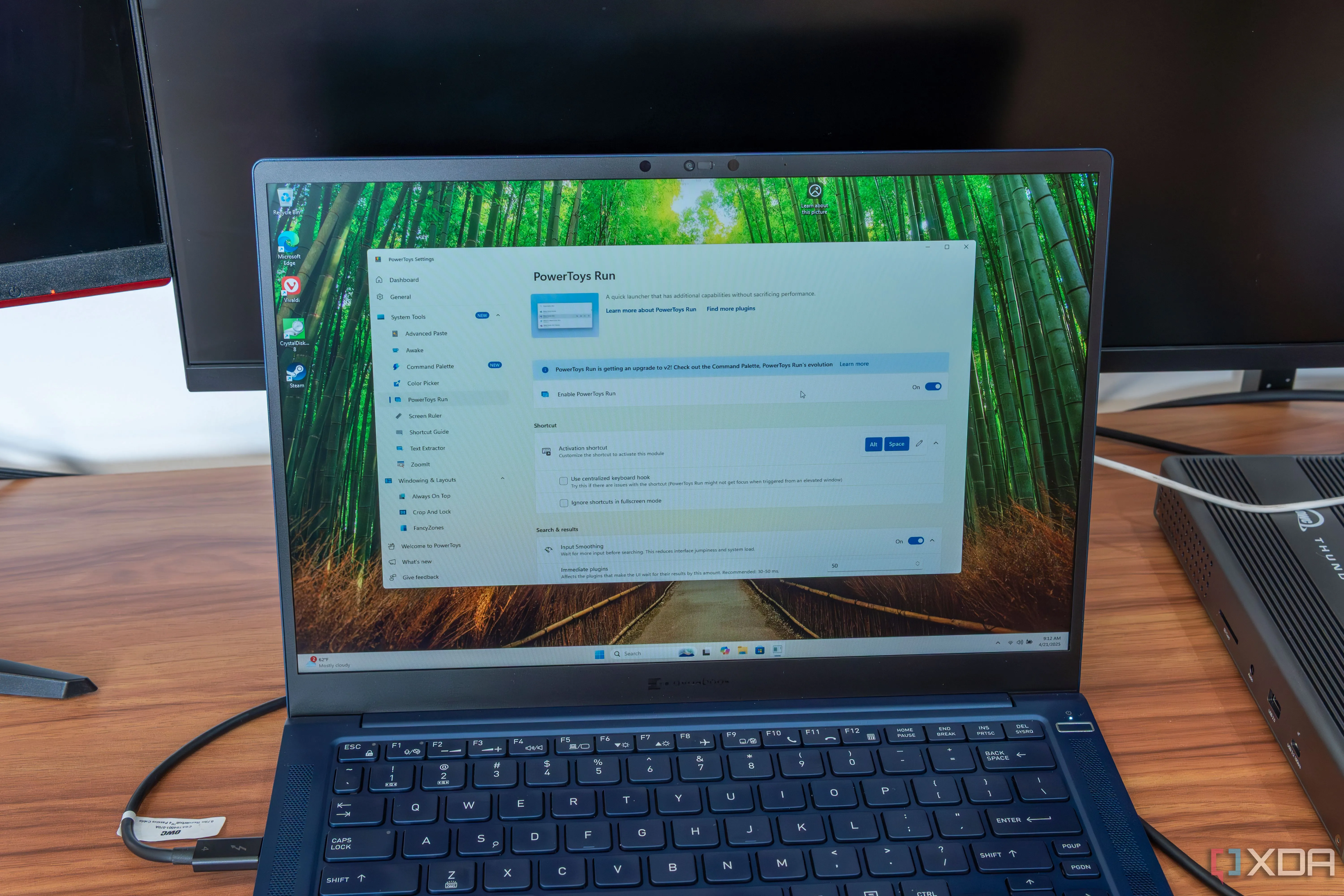 Một máy tính xách tay Windows 11 hiển thị cửa sổ PowerToys trên định dạng ReFS