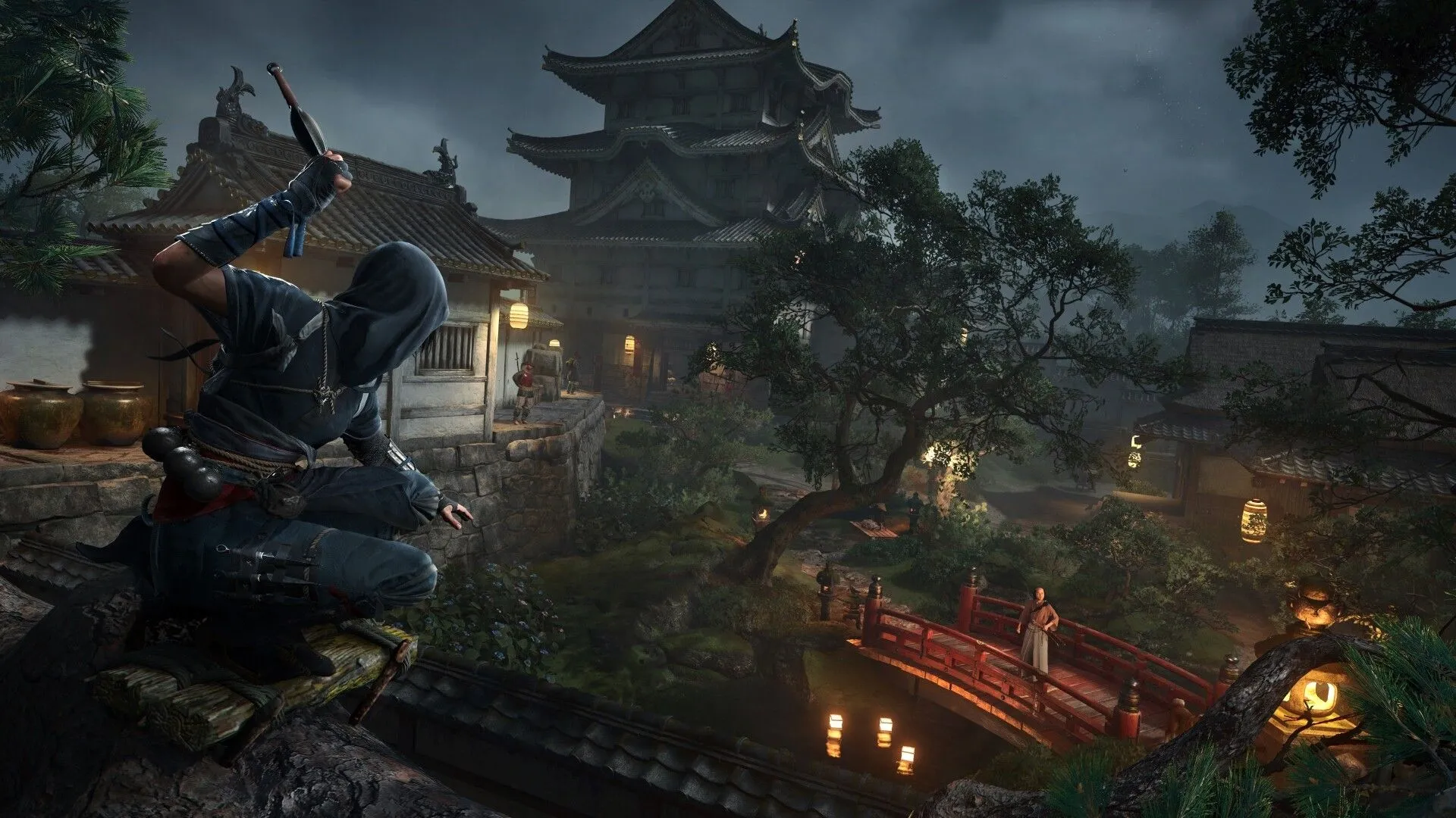 Naoe di chuyển nhanh nhẹn trên mái nhà trong Assassin's Creed Shadows, nhấn mạnh sự trở lại của parkour.