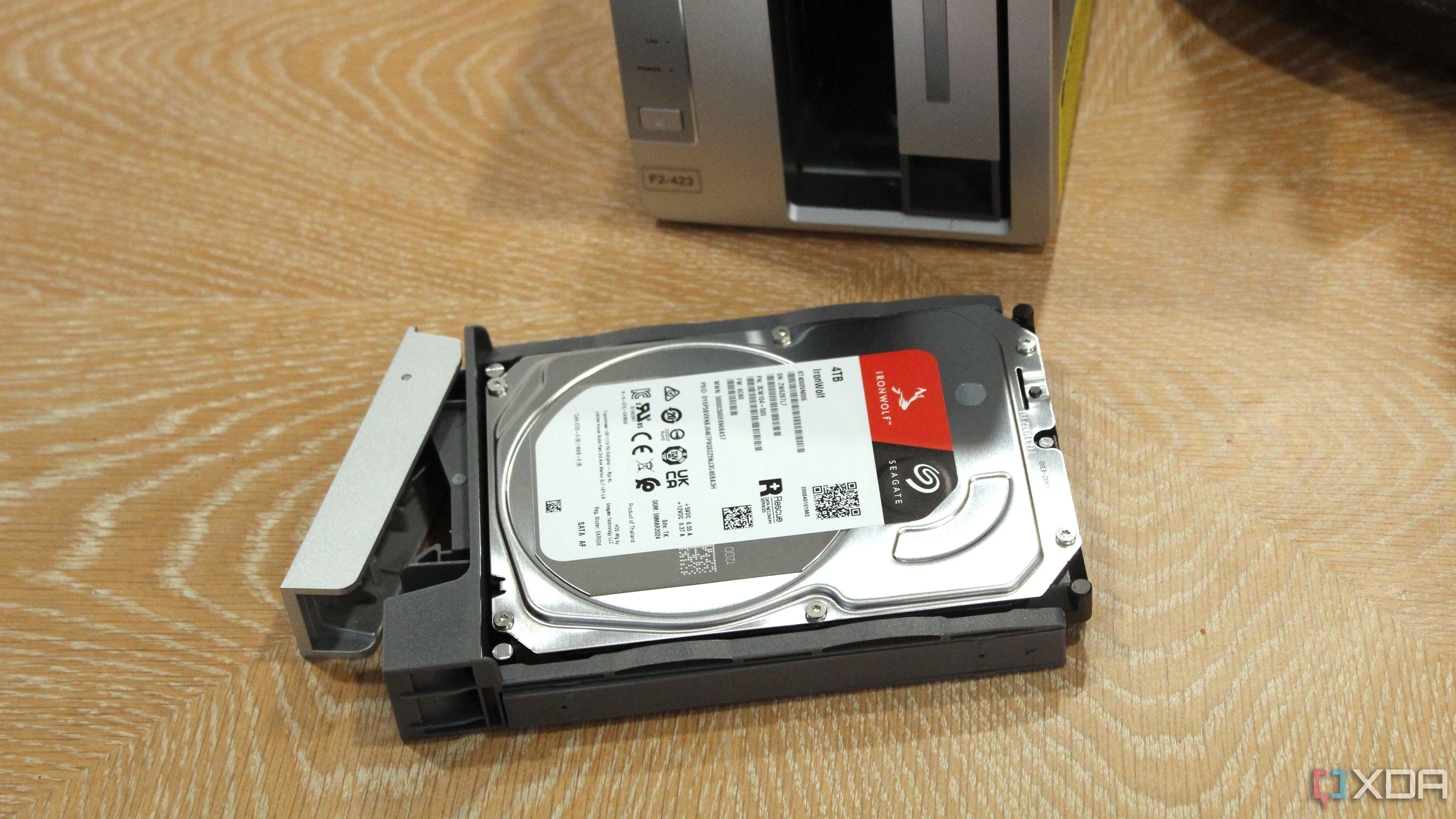 NAS TerraMaster F2-423 và ổ cứng HDD