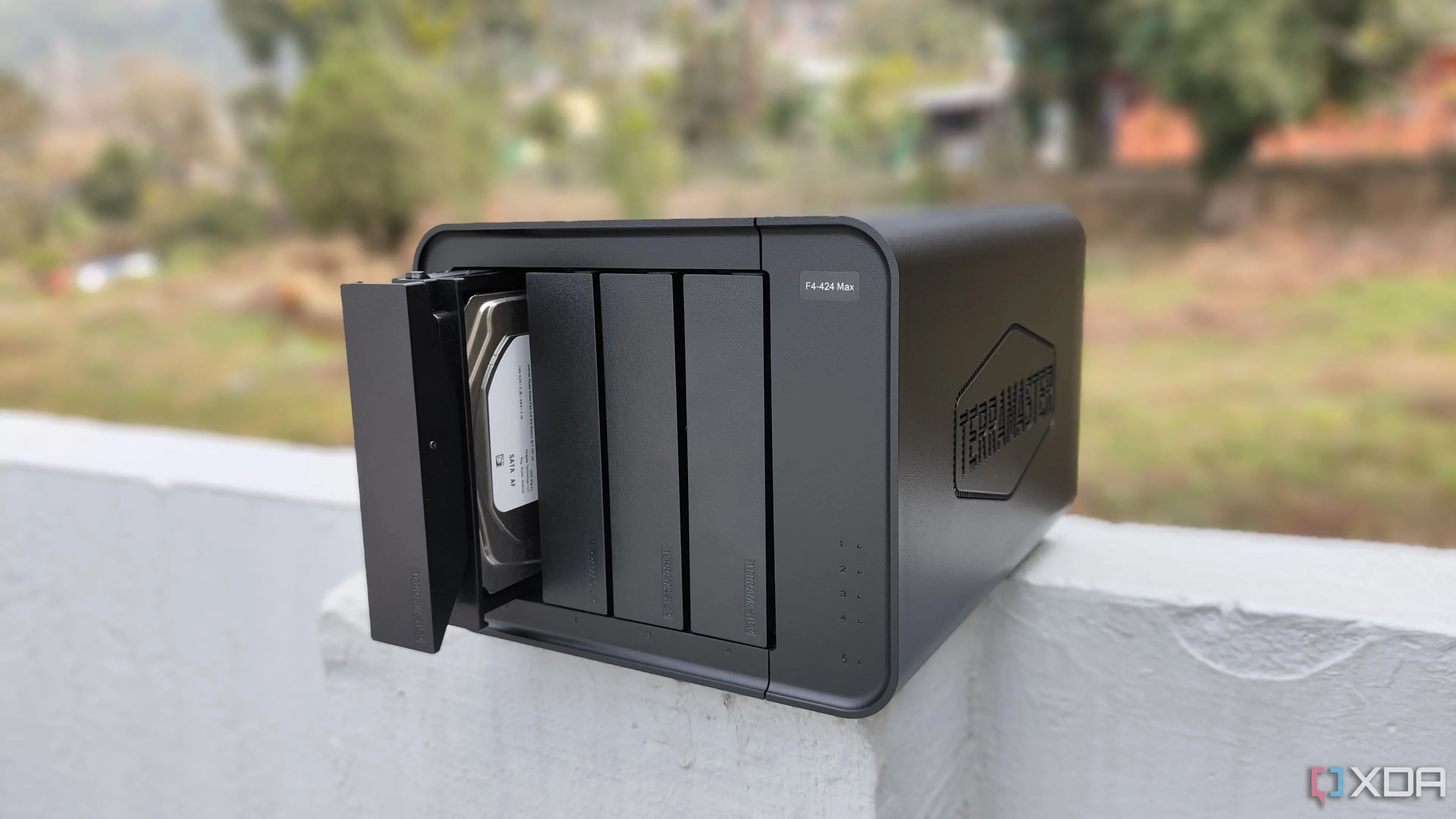 NAS TerraMaster F4-424 Max, giải pháp lý tưởng cho sao lưu dữ liệu máy chủ tại nhà từ xa