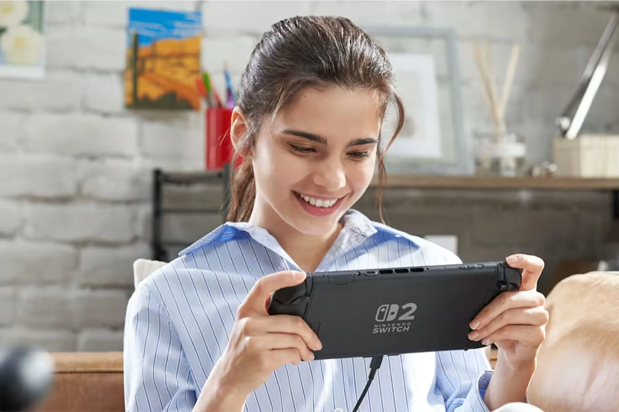Người chơi sử dụng máy Nintendo Switch 2 ở chế độ cầm tay