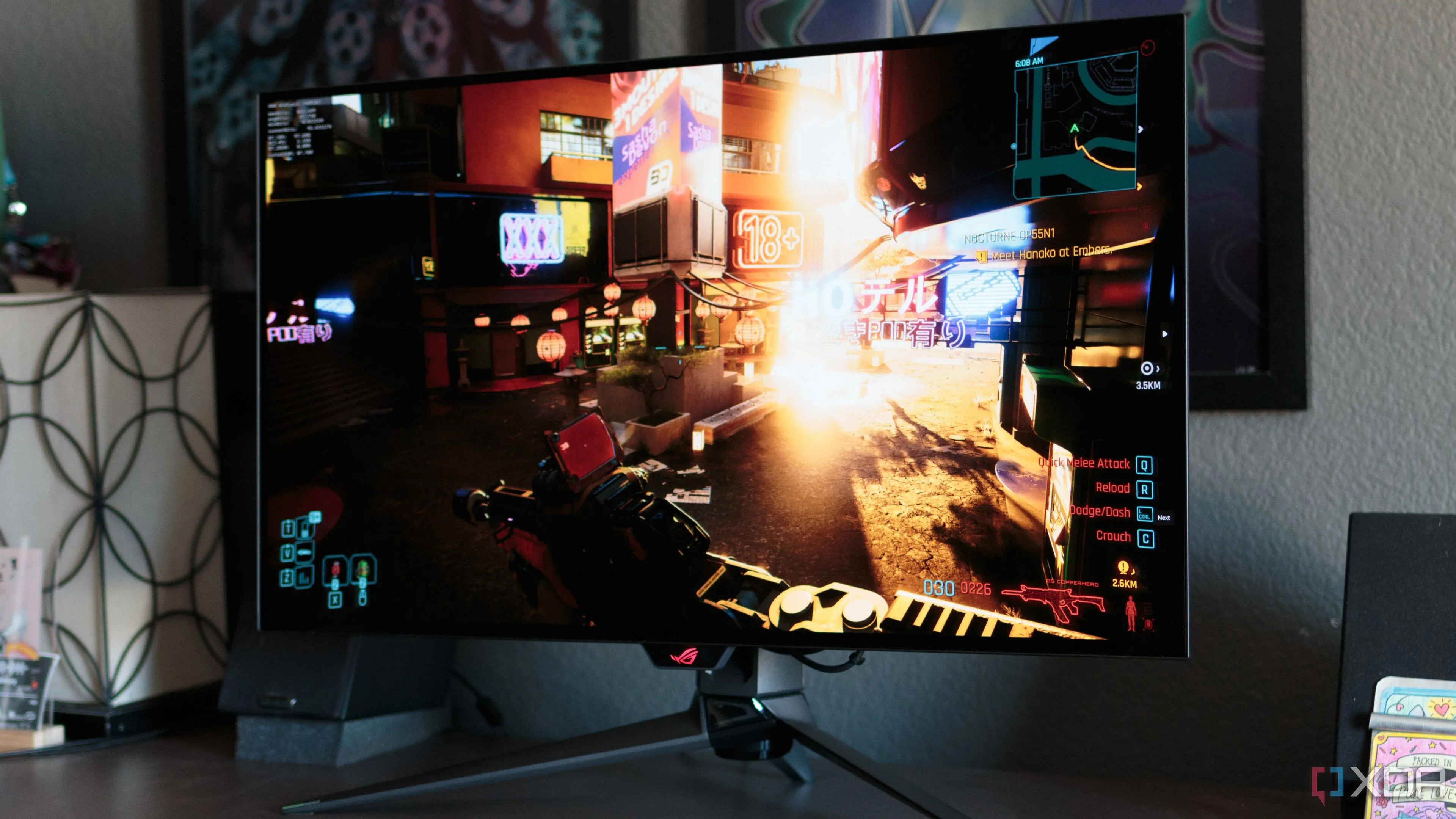 Người chơi trải nghiệm Cyberpunk 2077 trên màn hình ASUS ROG PG32UCDP