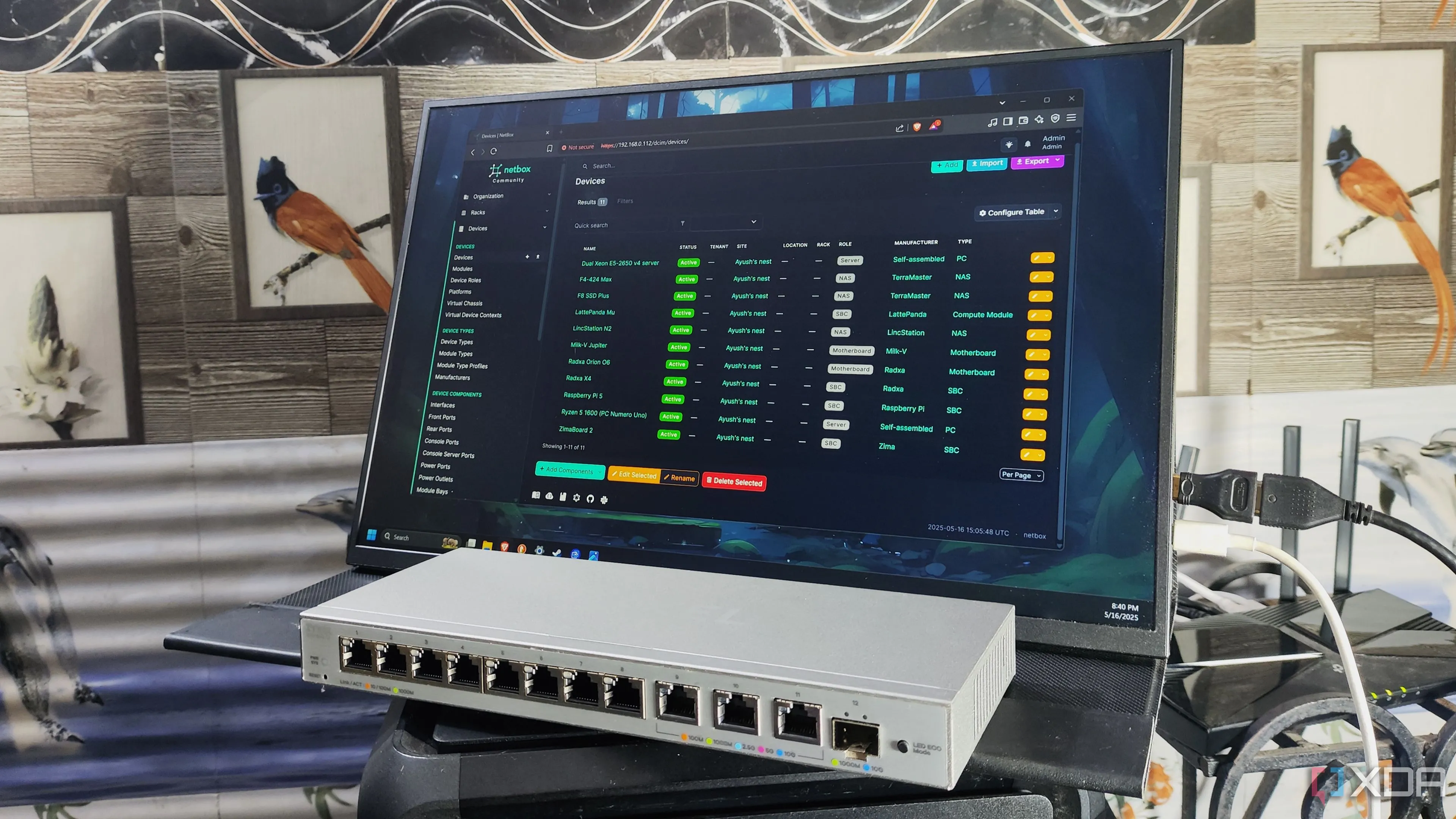 Người dùng đang chạy ứng dụng NetBox trên màn hình để quản lý mạng tại nhà