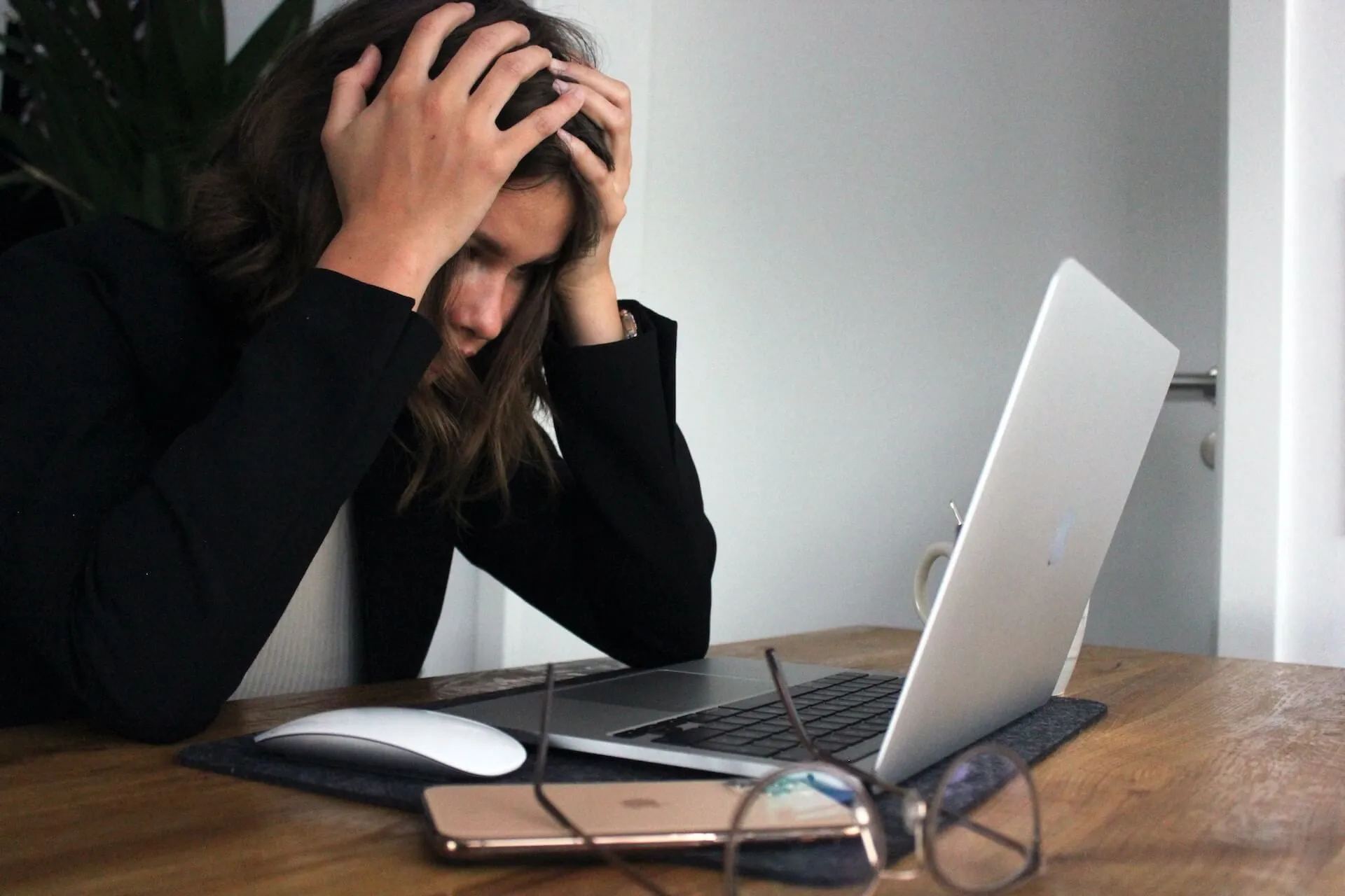Người dùng thể hiện sự khó chịu, thất vọng khi máy tính Windows tự động khởi động lại