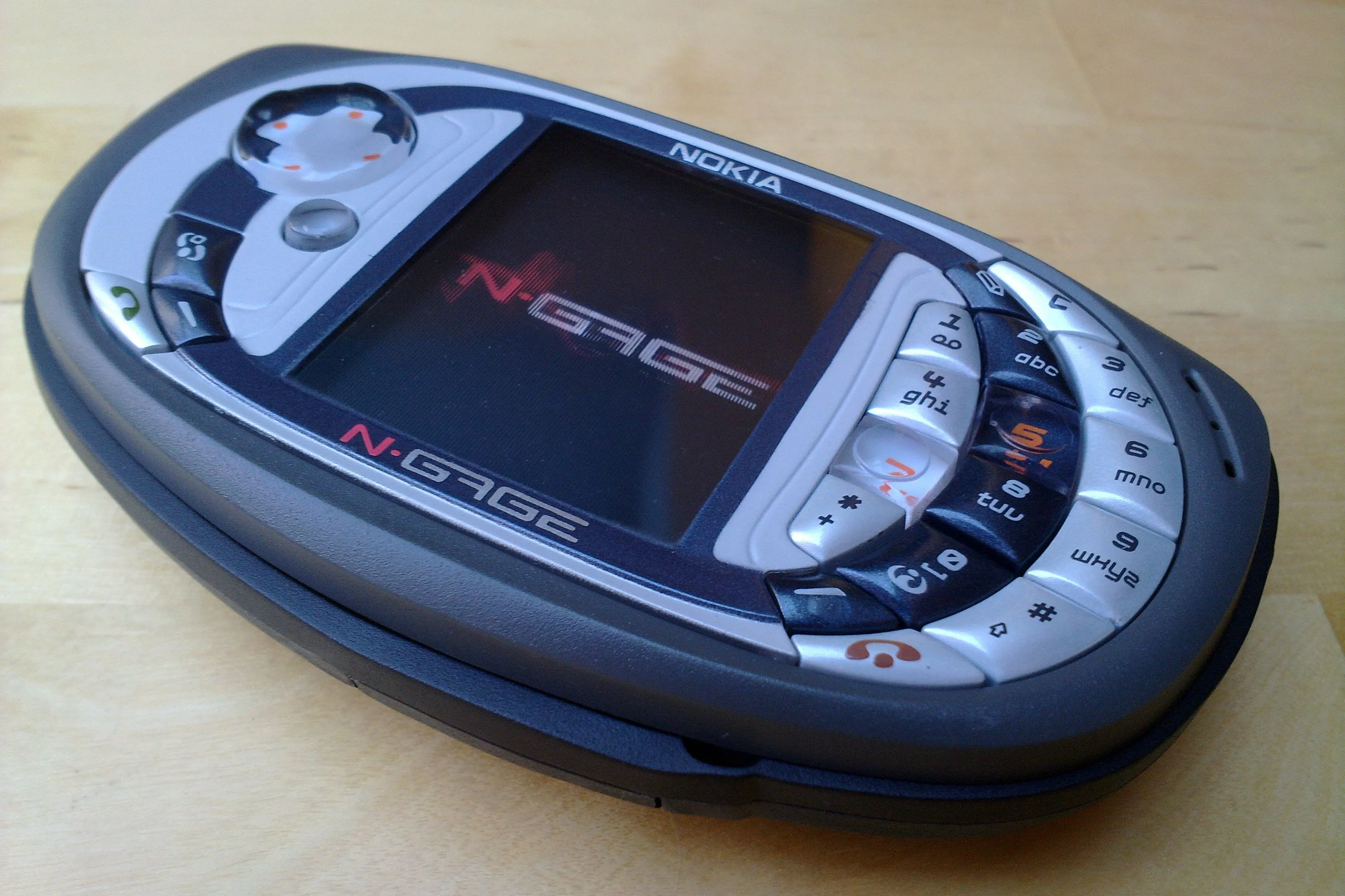 Nokia N-Gage, chiếc máy chơi game cầm tay kiêm điện thoại từ Nokia