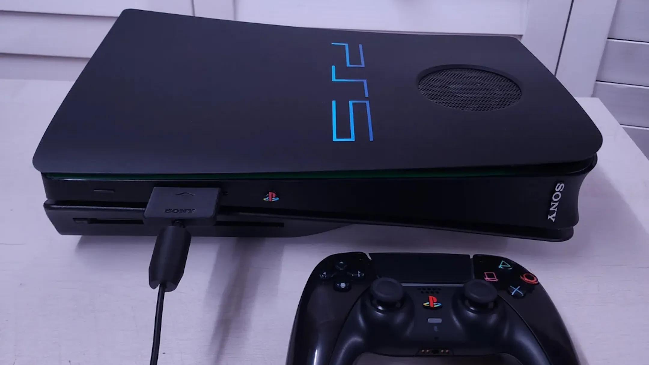 Phiên bản PlayStation 5 được tùy biến trông giống PlayStation 2 cổ điển