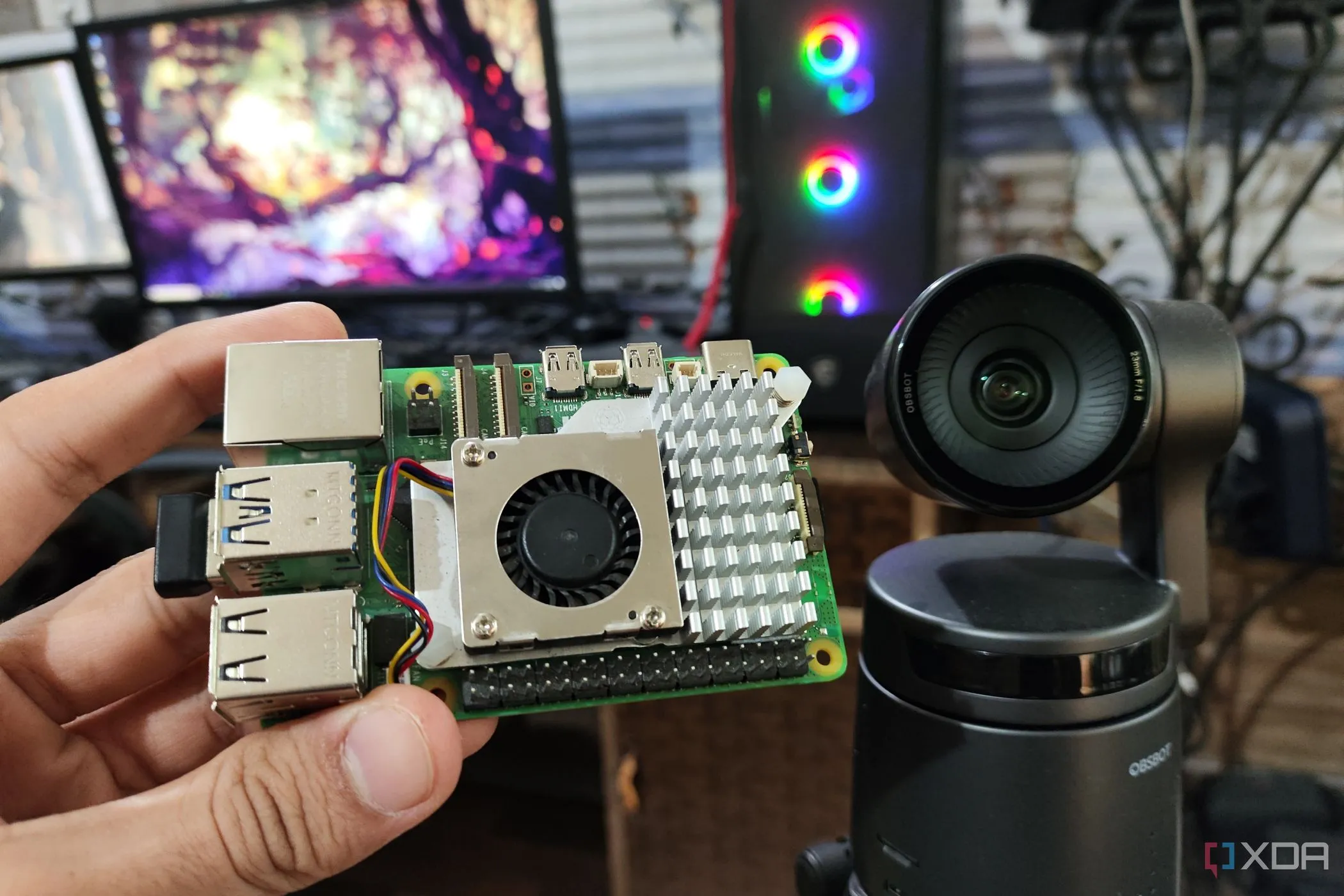 Raspberry Pi 5 kết hợp với webcam, minh họa cho giải pháp camera an ninh DIY