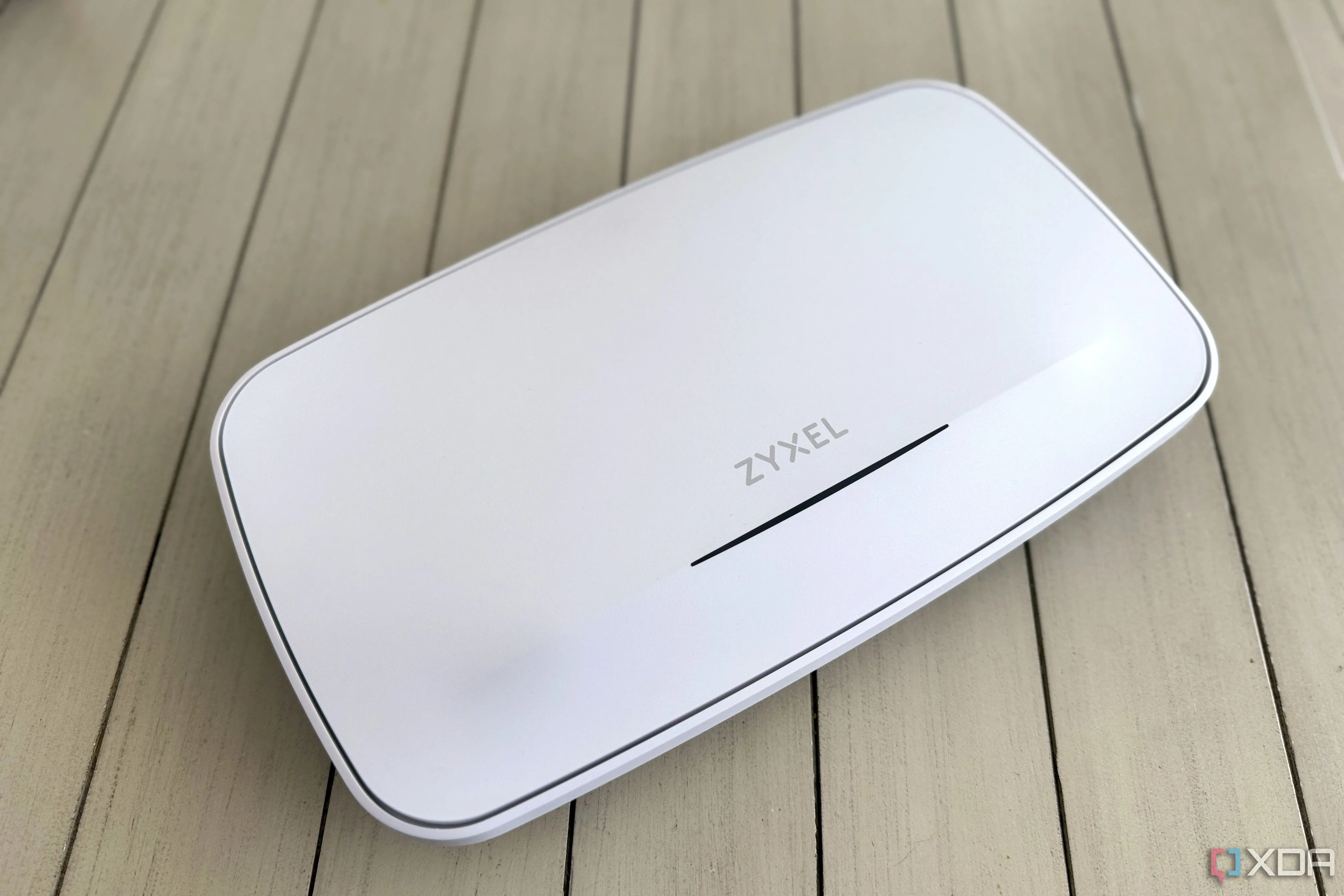 Router Wi-Fi 7 Zyxel WBE660S với ăng-ten lớn
