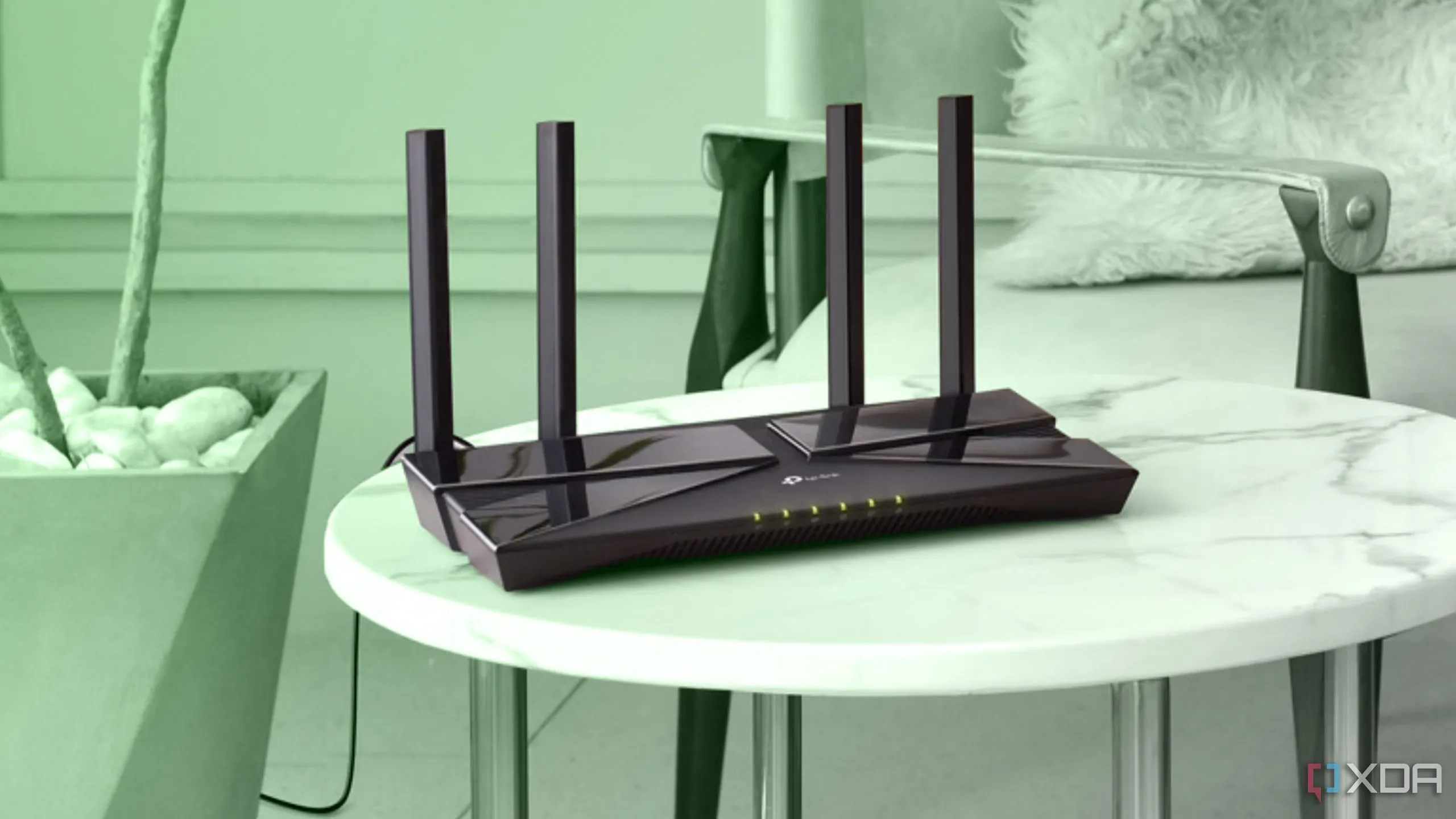 Router Wi-Fi đơn lẻ, tượng trưng cho những hạn chế về vùng phủ sóng và vùng chết Wi-Fi