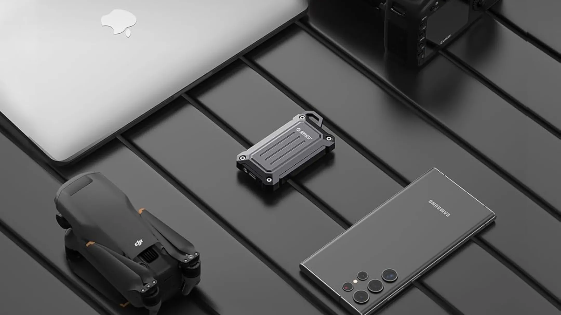 SSD di động Orico 2TB với vỏ hợp kim nhôm nguyên khối, thể hiện sự chắc chắn và cao cấp