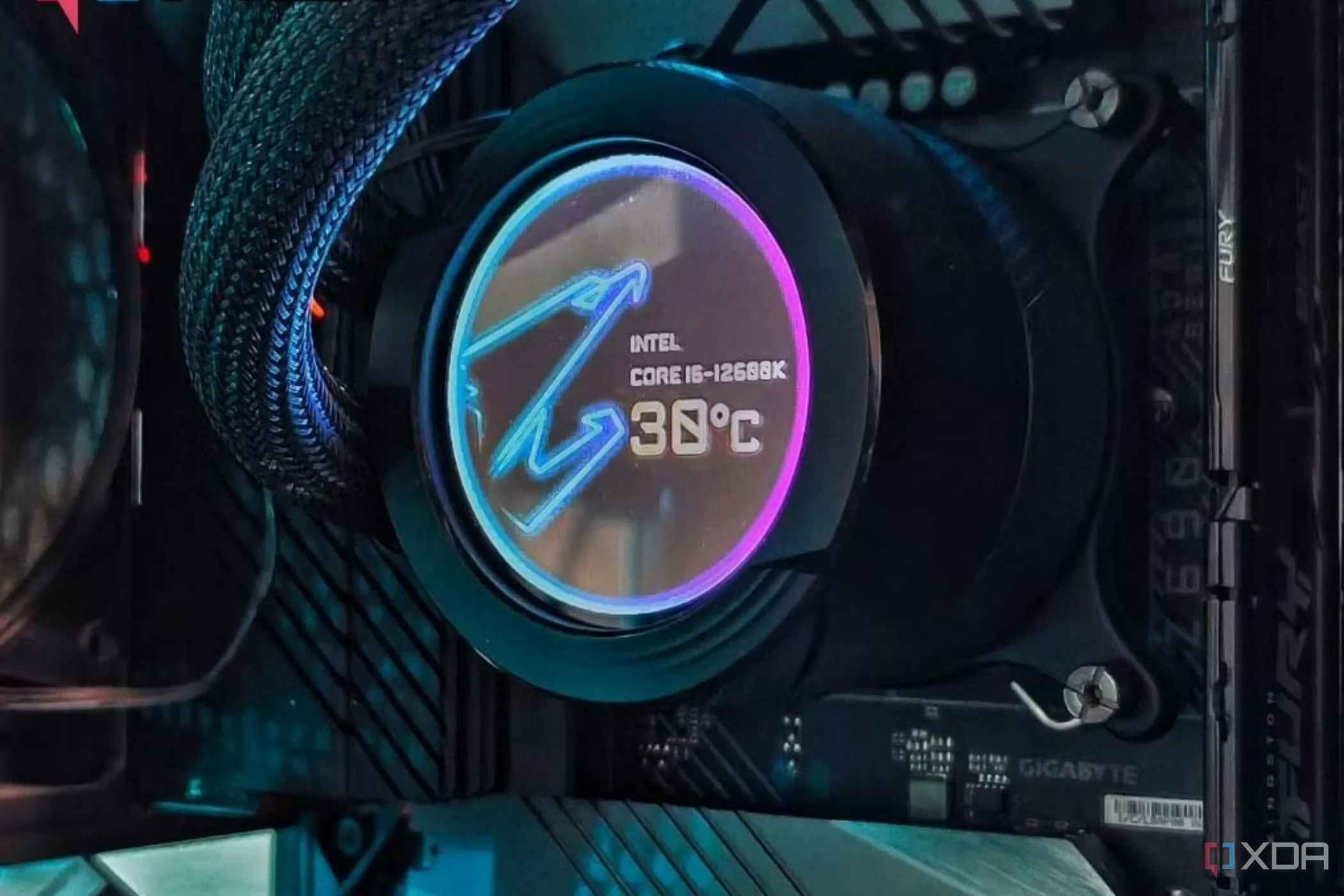 Tản nhiệt CPU Gigabyte hiển thị nhiệt độ hoạt động của bộ xử lý