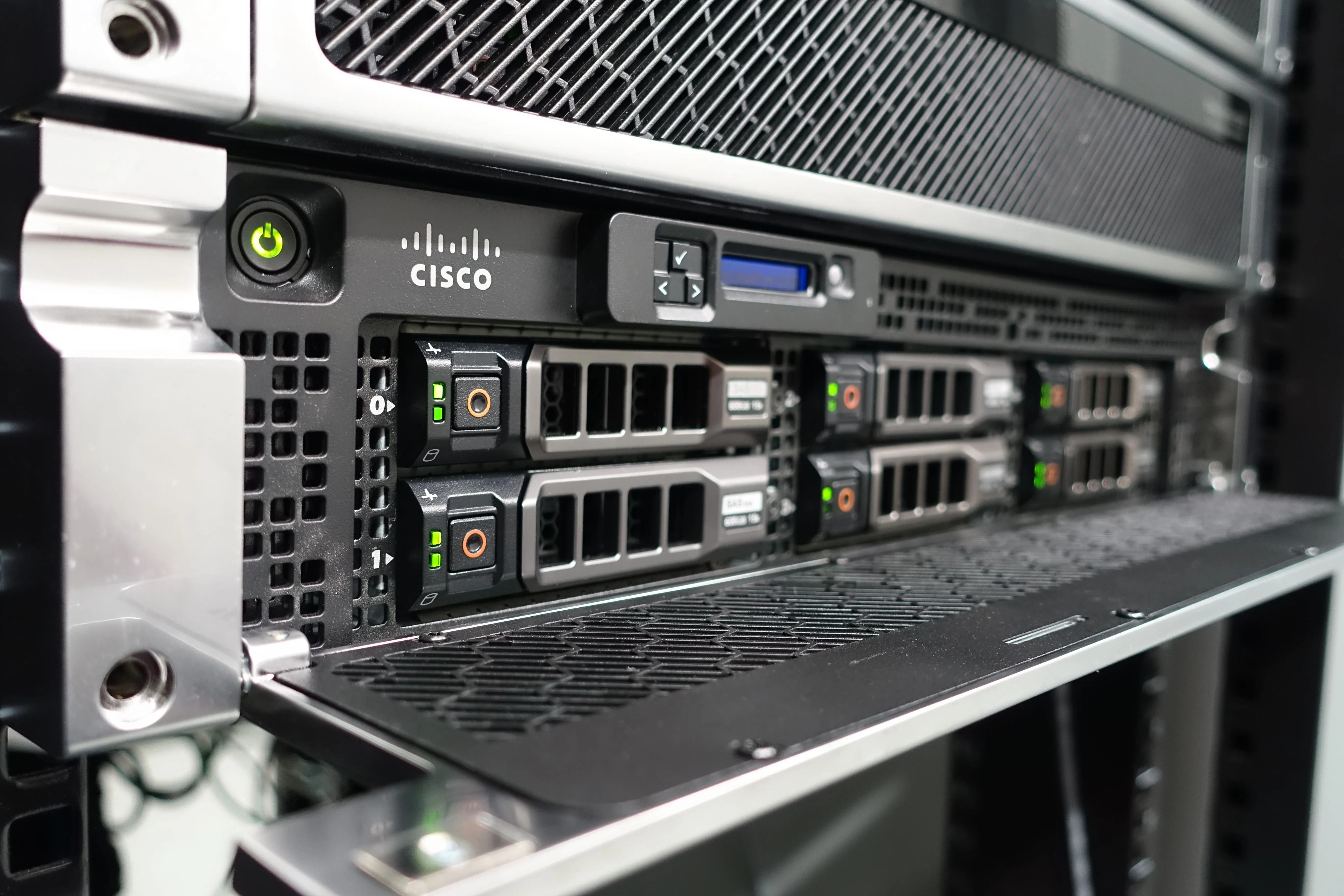 Thiết bị Cisco IronPort C670, một ví dụ về phần cứng doanh nghiệp đã qua sử dụng