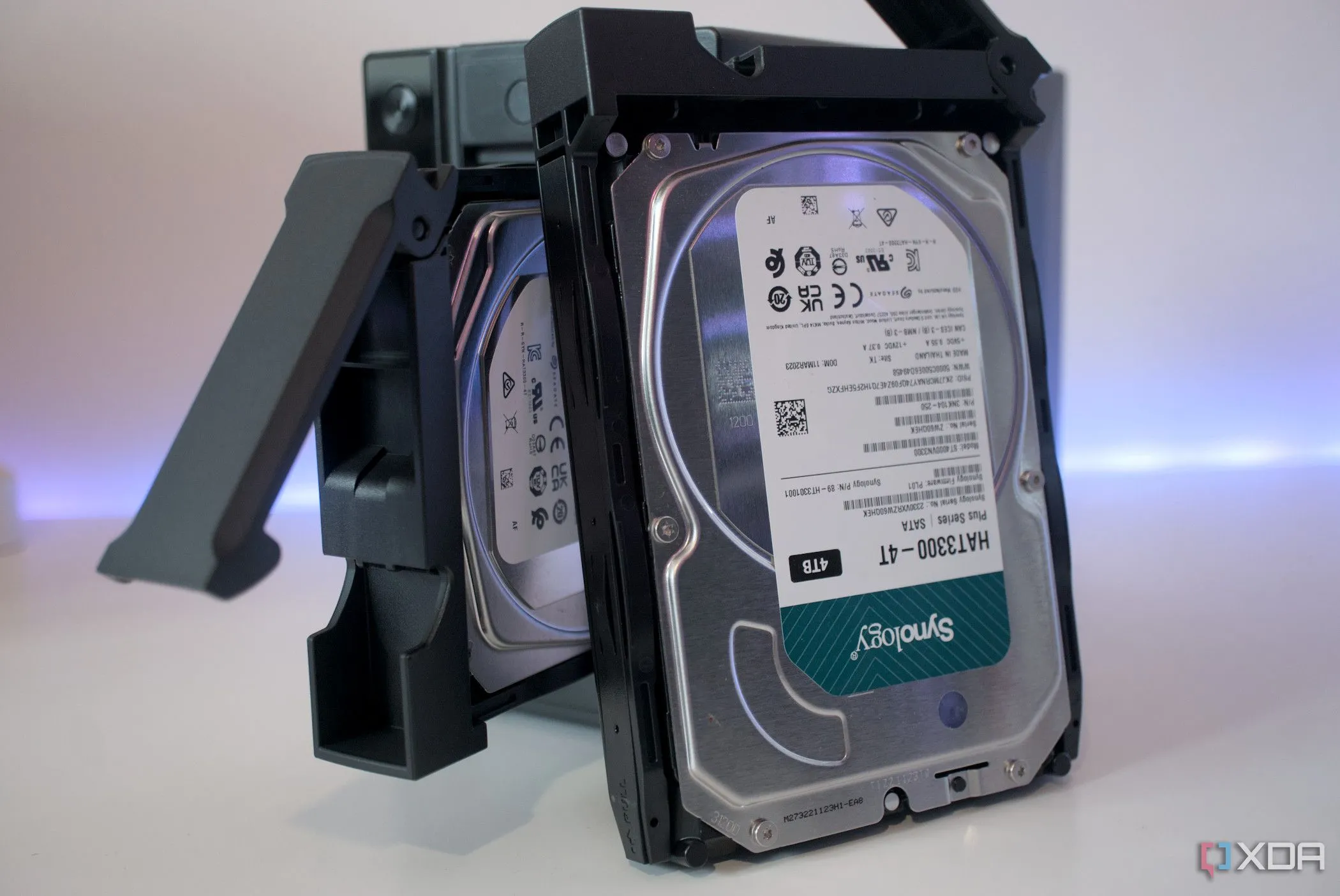 Thiết bị NAS Asustor Drivestor 2 Pro Gen2 (AS3302T v2) với các khay ổ cứng, giải pháp lưu trữ và sao lưu dữ liệu hiệu quả