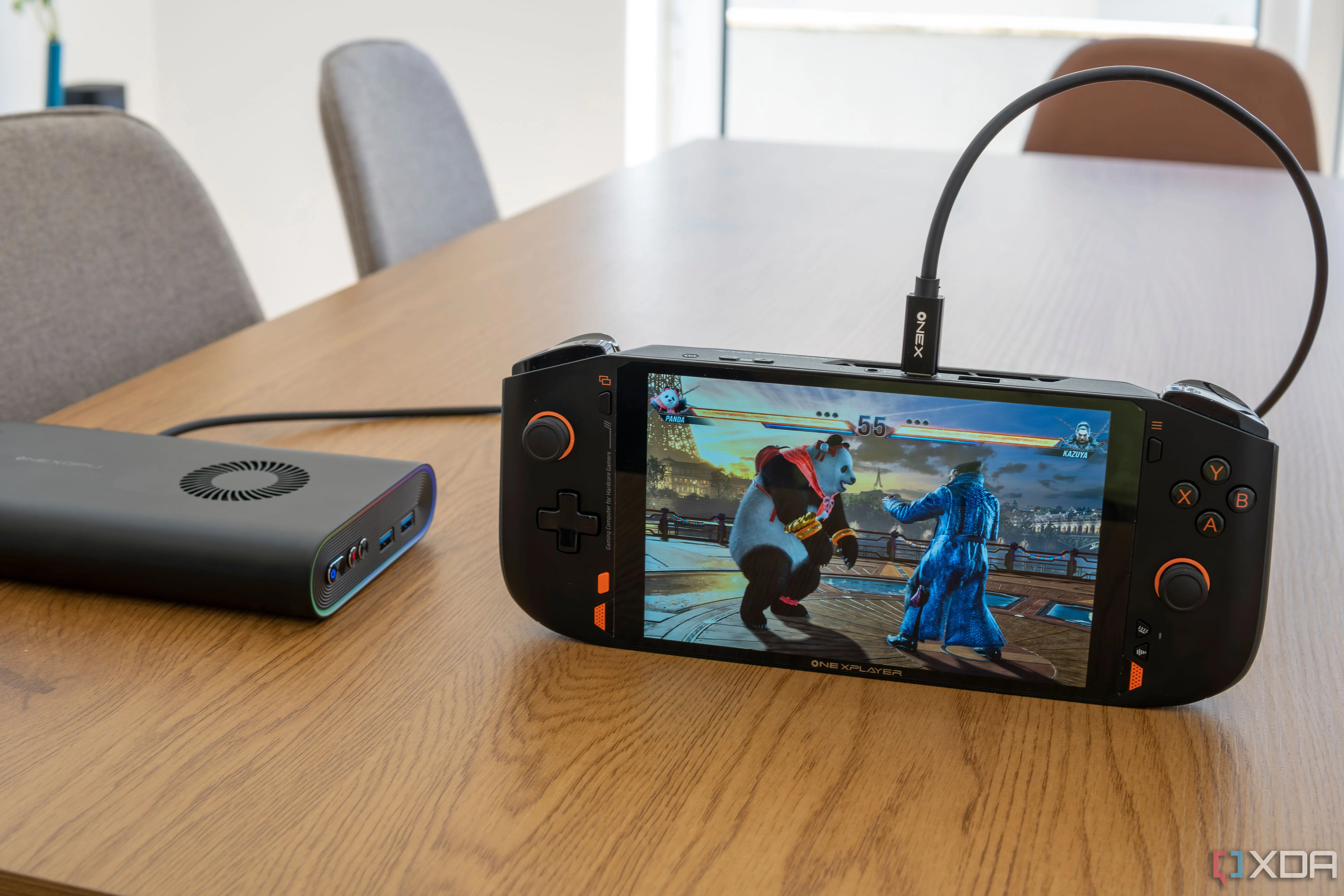 Thiết bị One Cplayer Mini Pro đang chạy game Tekken 8 khi được kết nối với eGPU, thể hiện hiệu suất gaming vượt trội