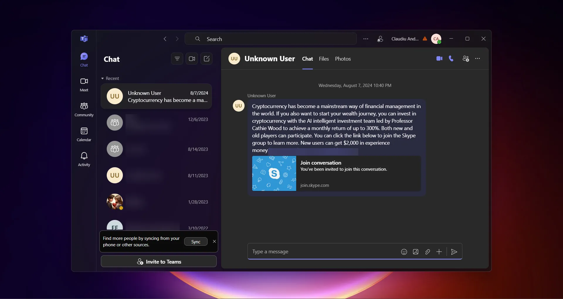Tin nhắn không mong muốn từ một liên hệ lạ trên Microsoft Teams, minh họa vấn đề bảo mật và spam