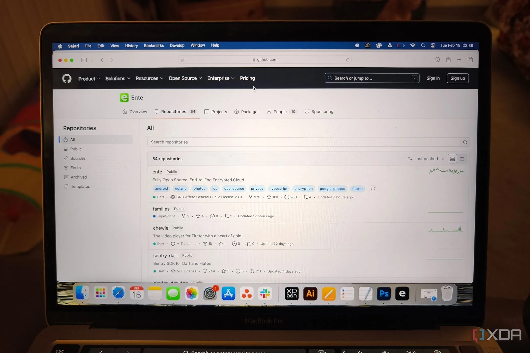 Trang GitHub của Ente Photos hiển thị mã nguồn mở và tài liệu hướng dẫn cho tùy chọn tự host