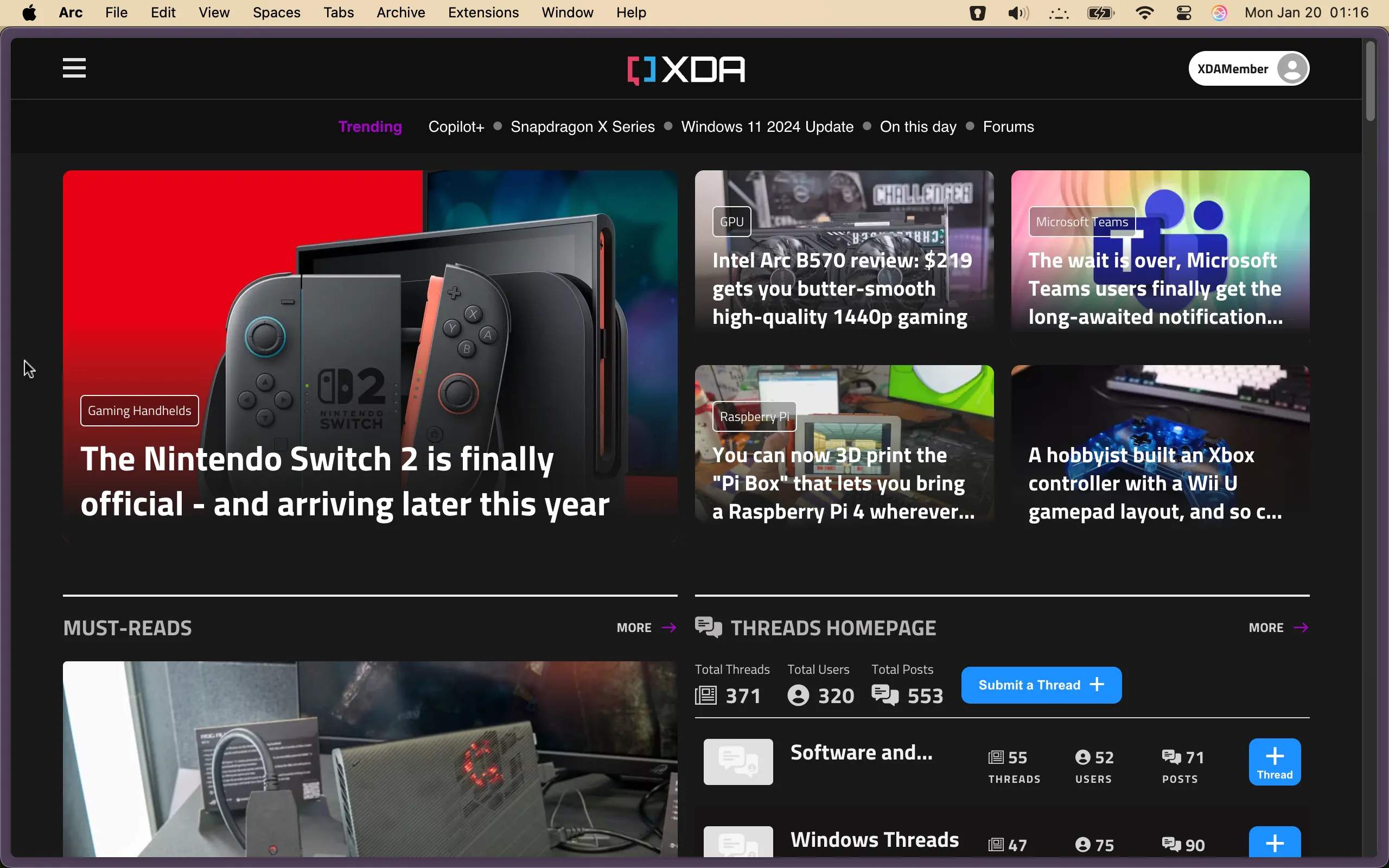 Trang web XDA Developers đang mở trong trình duyệt Arc trên MacBook, hiển thị thanh tab dọc bên trái với giao diện gọn gàng