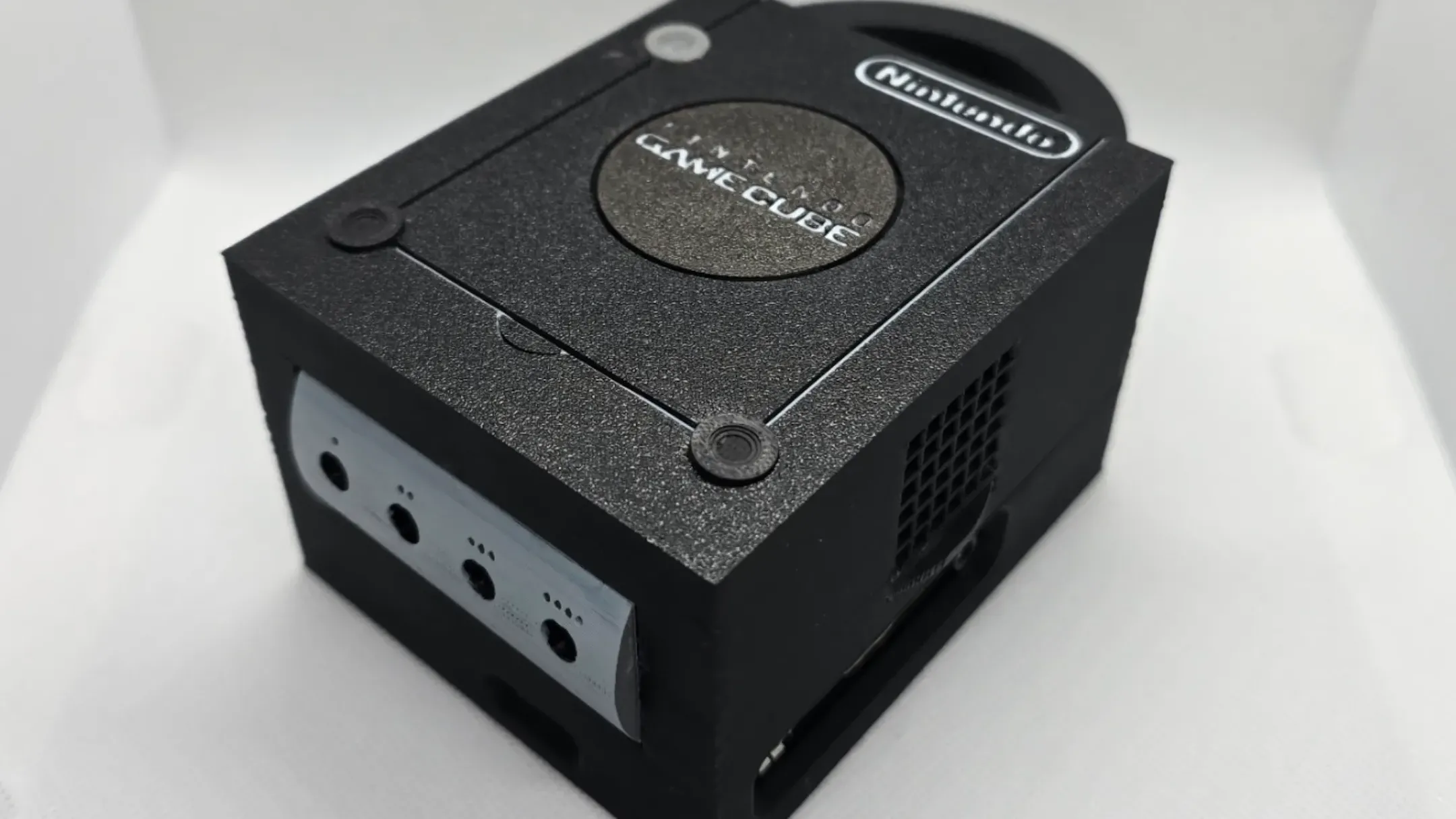 Vỏ case Nintendo GameCube được chế tạo từ Raspberry Pi, biểu tượng của sự hồi sinh console cổ điển