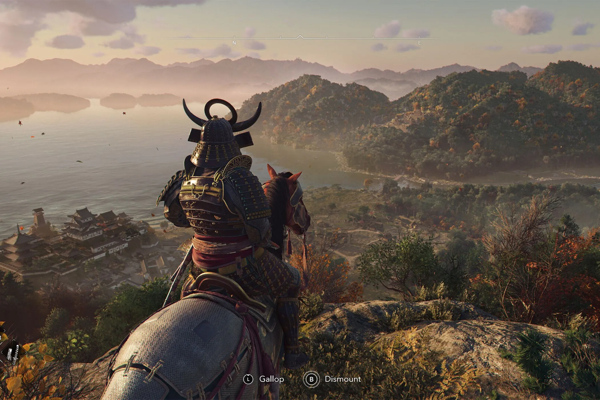 Yasuke cưỡi ngựa trong Assassin's Creed Shadows trên con đường làng